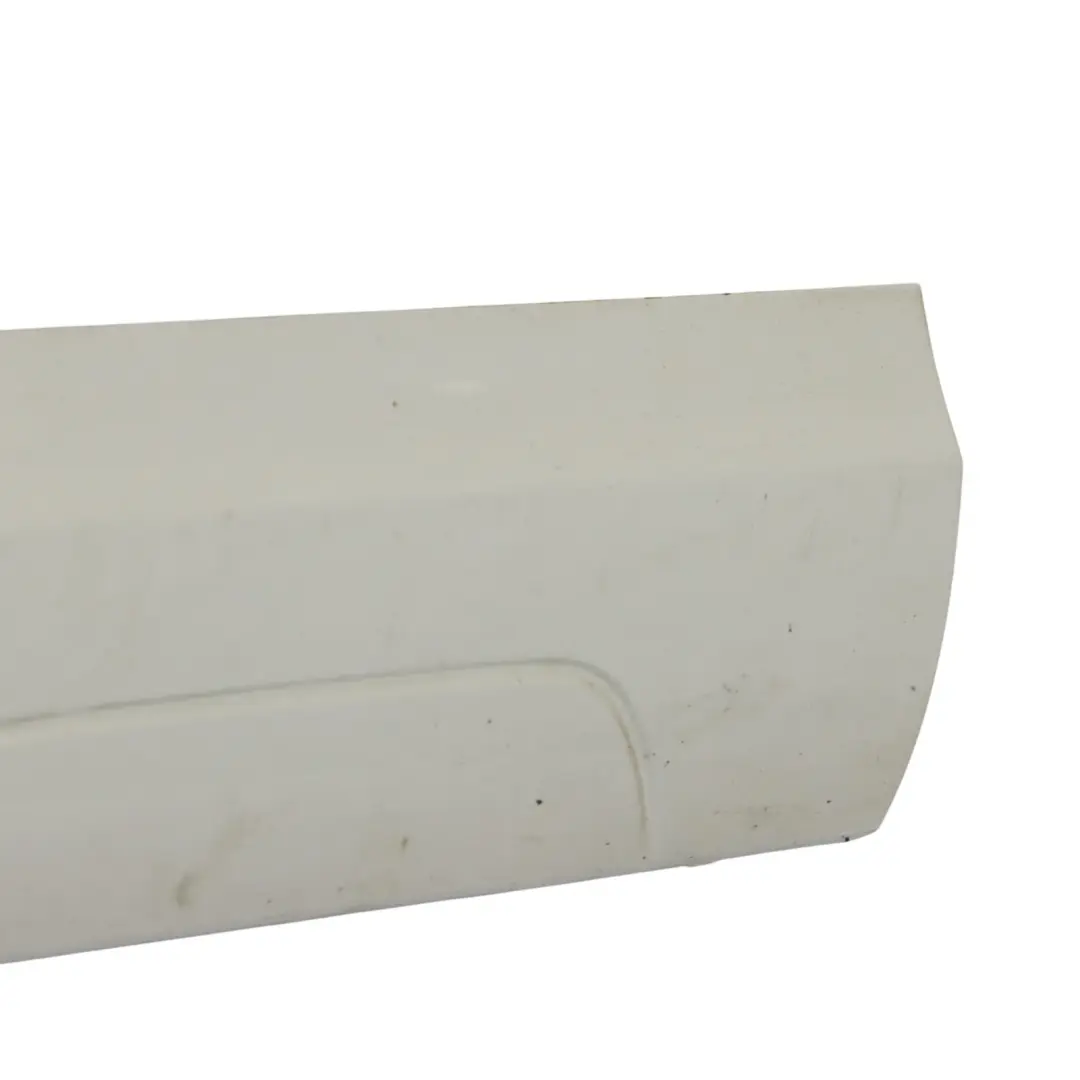 Listwa Drzwi Przednich Prawa Dolna Amalfi White - Y9K do Audi Q3 8U o numerze 8U0853960M Audi Q3 8U Listwa Drzwi Przednich Prawa Dolna Amalfi White - Y9K - SKU 8U0853960M-AWH - Numer Części 8U0853960M