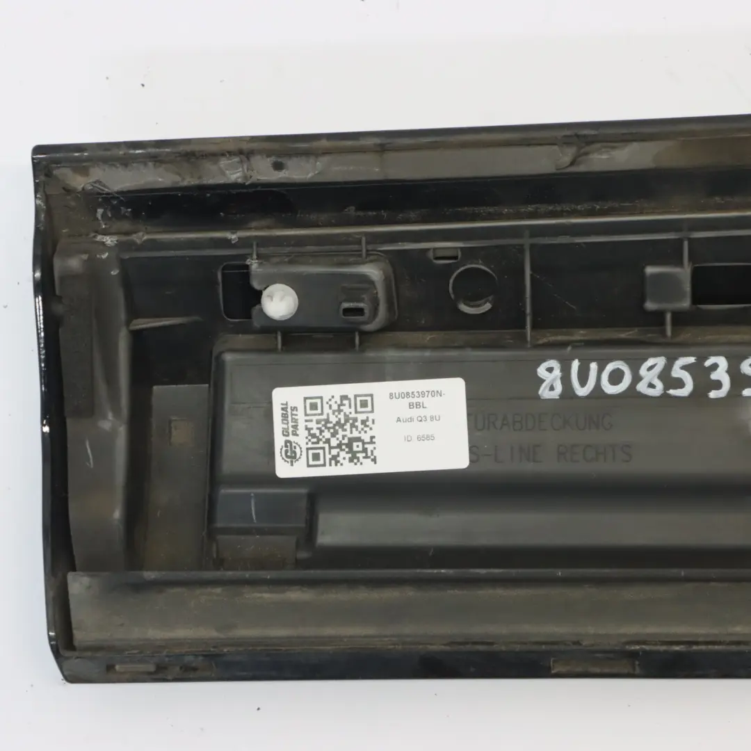 Listwa Drzwi Dolna Prawy Tył Brilliant Black Czarny Metalik Y9T do Audi Q3 8U o numerze 8U0853970N Audi Q3 8U Listwa Drzwi Dolna Prawy Tył Brilliant Black Czarny Metalik Y9T - SKU 8U0853970N-BBL - Numer Części 8U0853970N