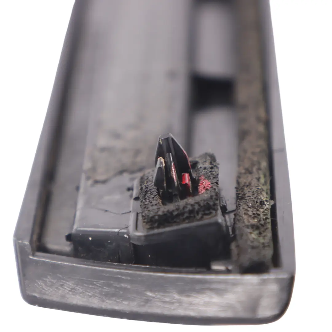 Couvercle de coffre arrière droit Brilliant Black - LY9B pour Audi Q3 8U à propos du numéro de pièce 8U0854816 Audi Q3 8U Couvercle de coffre arrière droit Brilliant Black - LY9B - SKU 8U0854816 - Numéro de pièce 8U0854816