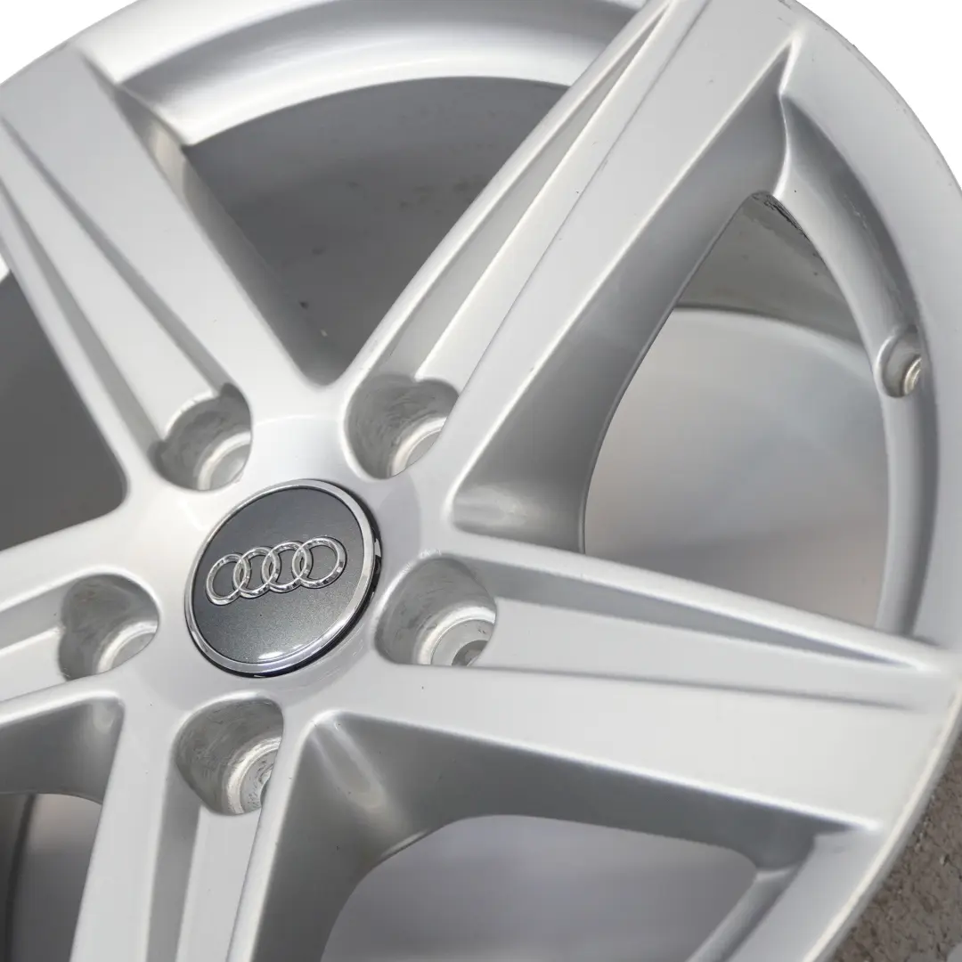 Jante argentée en alliage 16" 7J ET:48 Star Spoke pour Audi A3 8V à propos du numéro de pièce 8V0601025CR Audi A3 8V Jante argentée en alliage 16" 7J ET:48 Star Spoke - SKU 8V0601025CR-2 - Numéro de pièce 8V0601025CR