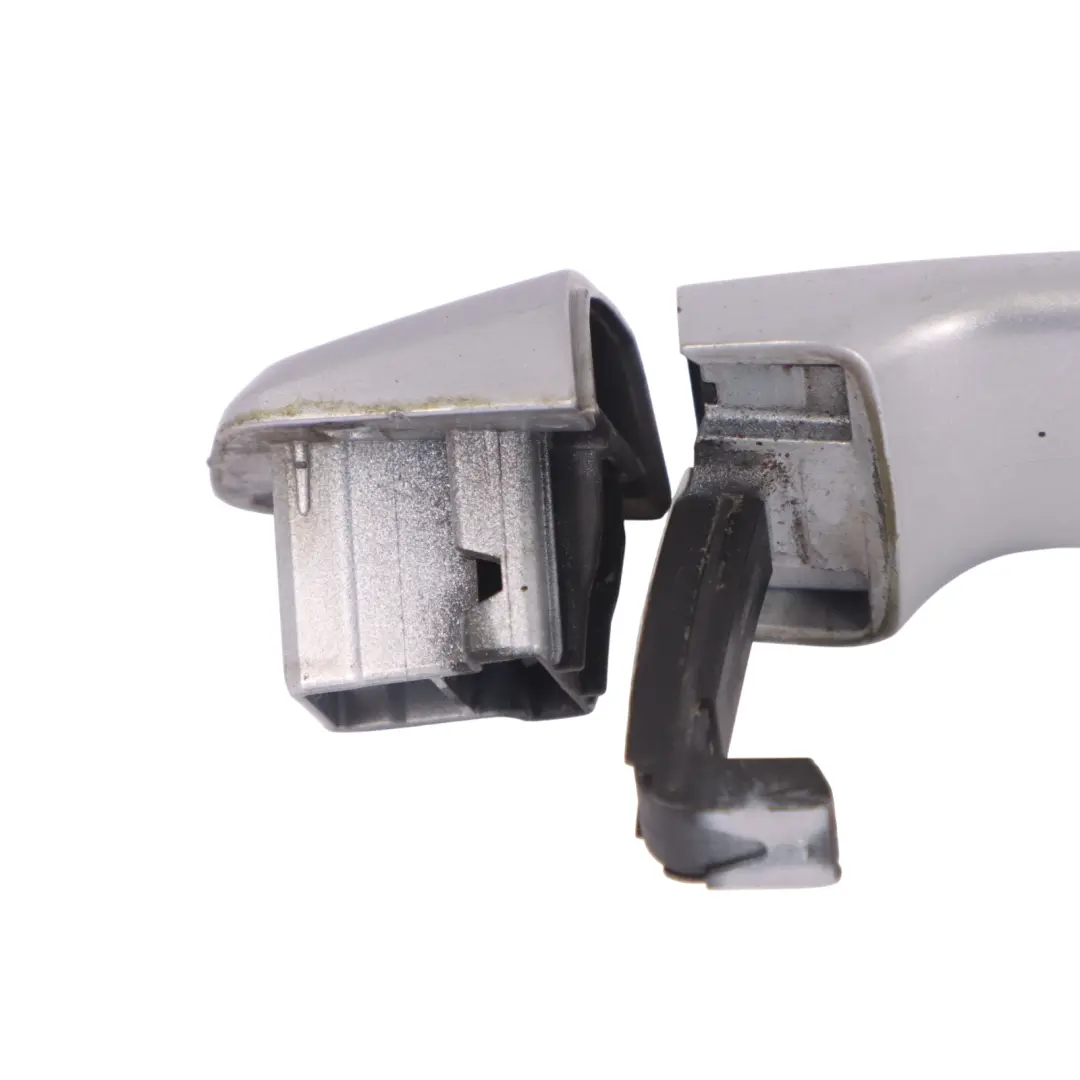 Maniglia porta posteriore destra Foil Argento - Z7G per Audi A3 8V con numero di parte 8V0837206A Audi A3 8V Maniglia porta posteriore destra Foil Argento - Z7G - SKU 8V0837206A-FSI - Numero di parte 8V0837206A