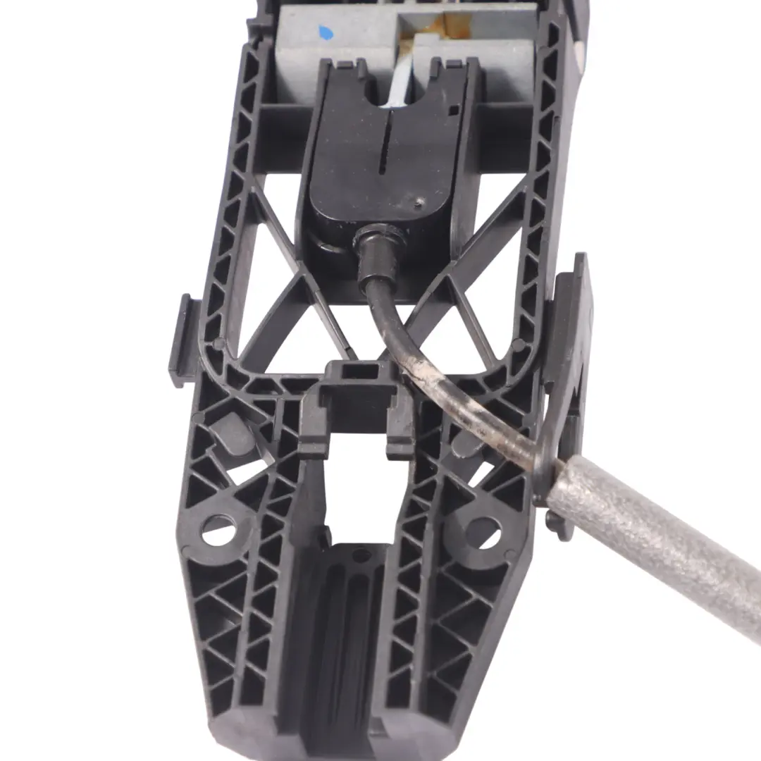 Puerta Exterior Manija Soporte Delantero Lado Conductor para Audi A3 8V con número de pieza 8V0837885 Audi A3 8V Puerta Exterior Manija Soporte Delantero Lado Conductor - SKU 8V0837885 - Número de pieza 8V0837885