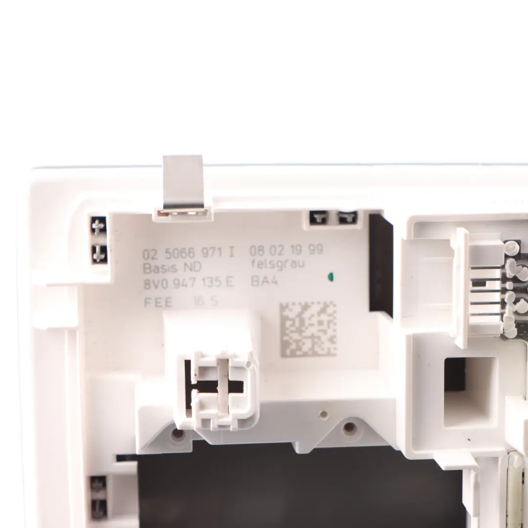 Audi A3 8V Lampka Podsufitki Światło Dachowe Szara - SKU 8V0947135E - Numer Części 8V0947135E
