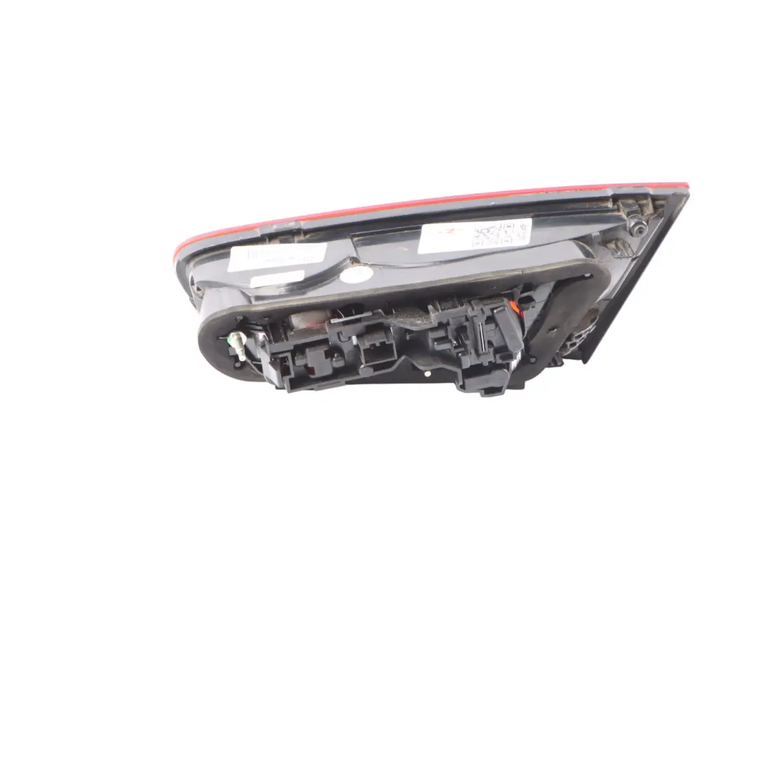 Feu Intérieur De Hayon Arrière Gauche pour Audi A3 8V à propos du numéro de pièce 8V3945093 Audi A3 8V Feu Intérieur De Hayon Arrière Gauche - SKU 8V3945093 - Numéro de pièce 8V3945093