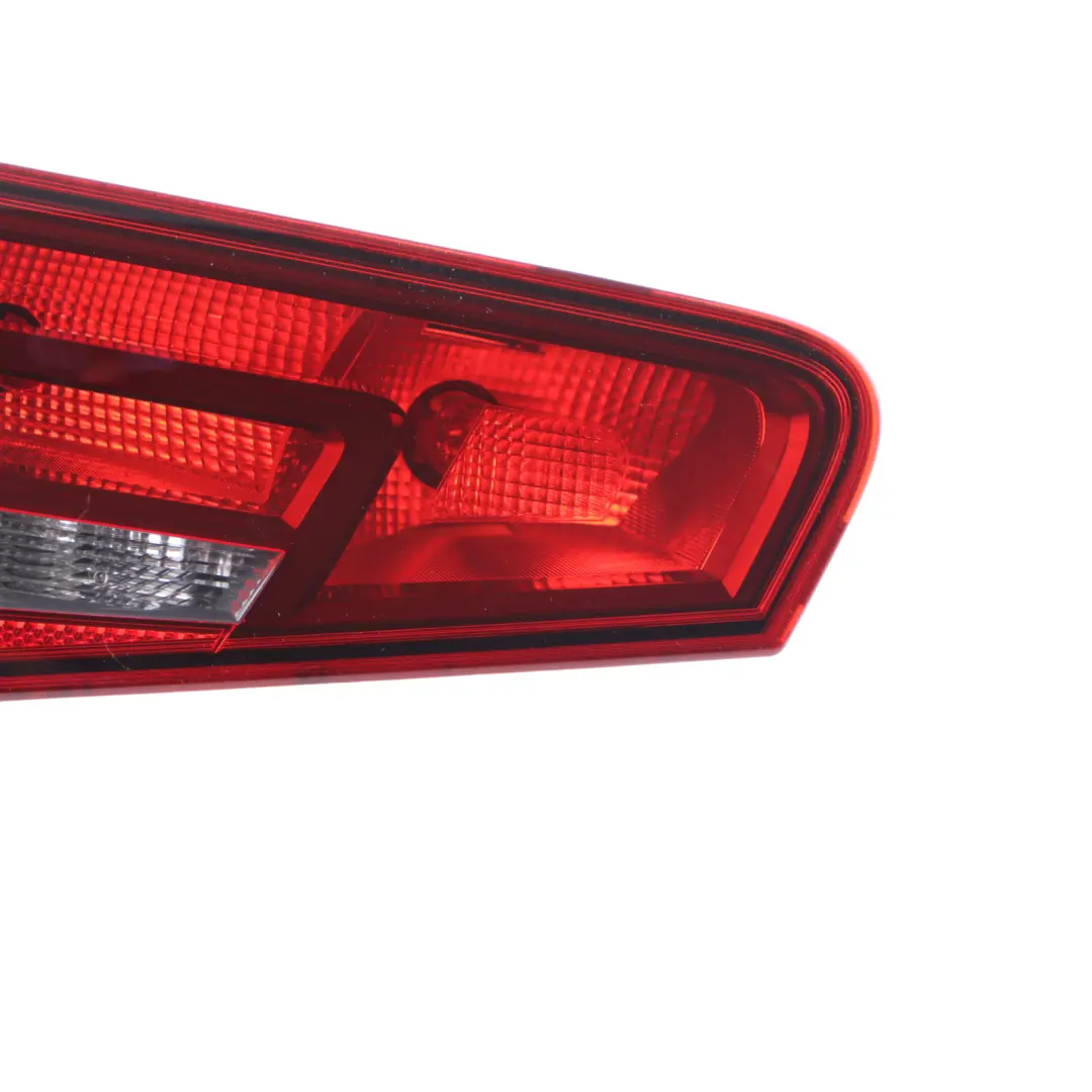Luz Interior Portón Trasero Izquierda para Audi A3 8V con número de pieza 8V3945093 Audi A3 8V Luz Interior Portón Trasero Izquierda - SKU 8V3945093 - Número de pieza 8V3945093