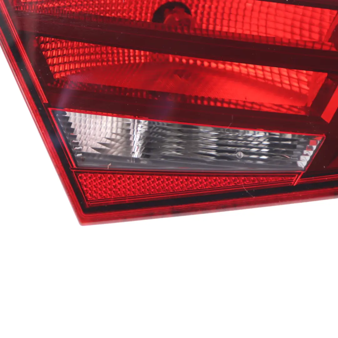 Luz Interior Portón Trasero Izquierda para Audi A3 8V con número de pieza 8V3945093 Audi A3 8V Luz Interior Portón Trasero Izquierda - SKU 8V3945093 - Número de pieza 8V3945093