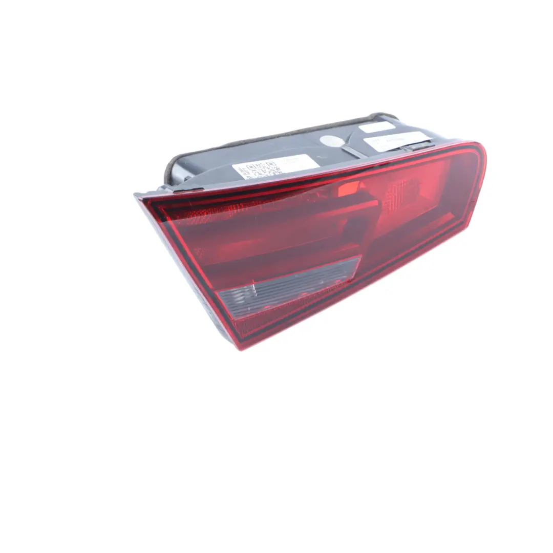 Audi A3 8V Tylna Klapa Bagażnika Lampa Wewnętrzna Lewa - SKU 8V3945093 - Numer Części 8V3945093
