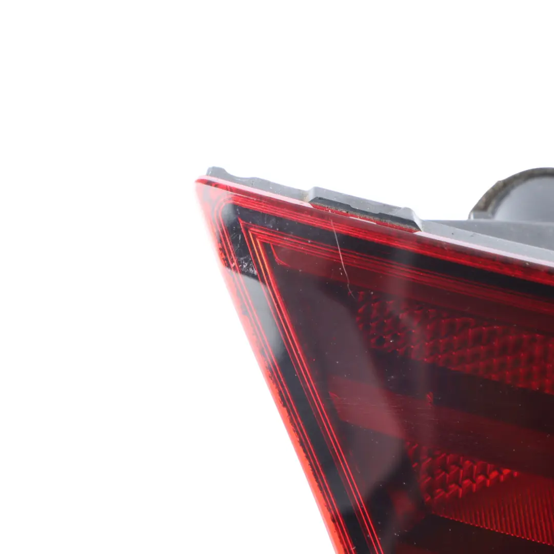 Luz Interior Portón Trasero Izquierda para Audi A3 8V con número de pieza 8V3945093 Audi A3 8V Luz Interior Portón Trasero Izquierda - SKU 8V3945093 - Número de pieza 8V3945093