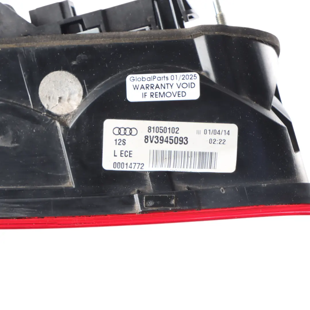 Luz Interior Portón Trasero Izquierda para Audi A3 8V con número de pieza 8V3945093 Audi A3 8V Luz Interior Portón Trasero Izquierda - SKU 8V3945093 - Número de pieza 8V3945093