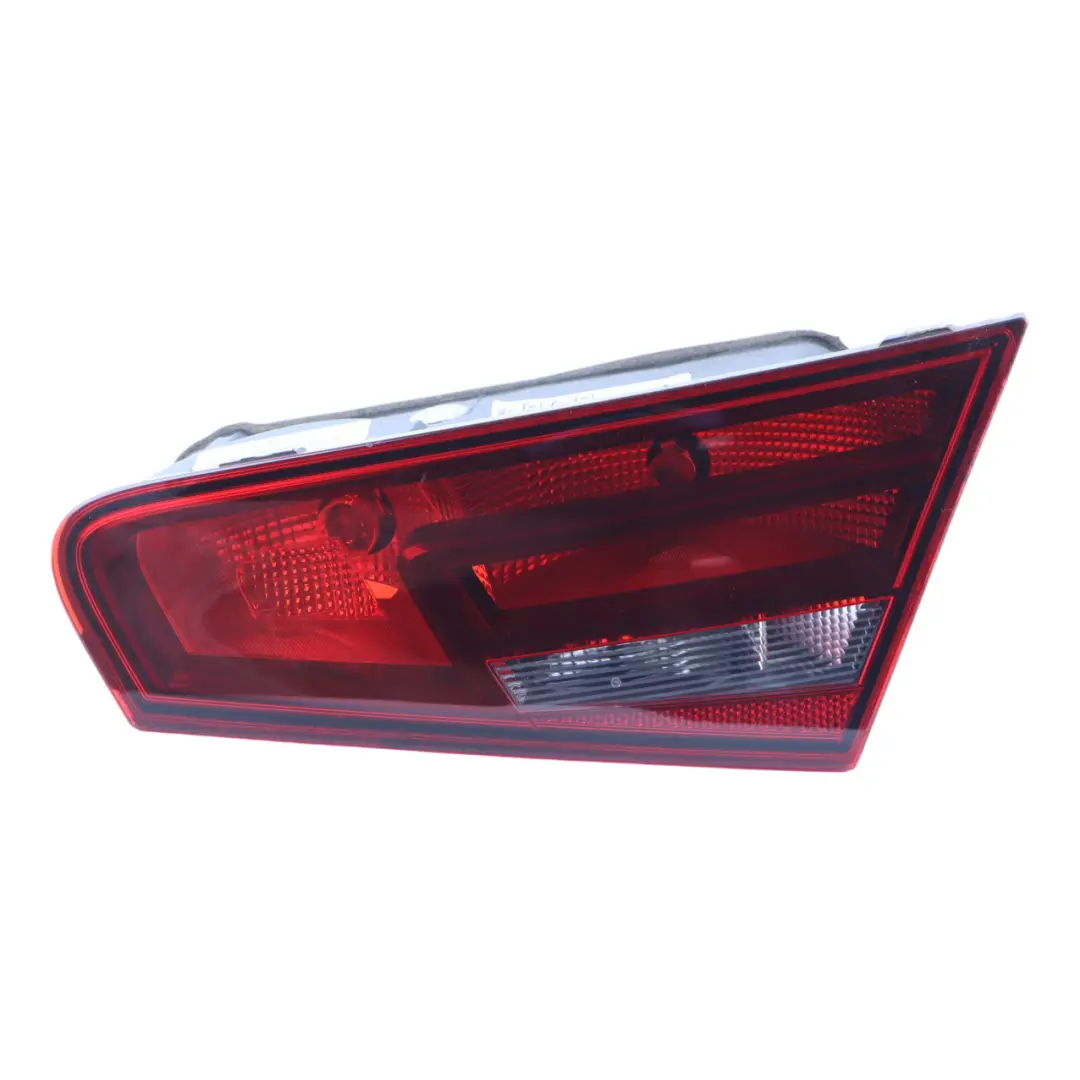 Lampa Tylna Klapa Bagażnika Prawy Tył do Audi A3 8V o numerze 8V3945094 Audi A3 8V Lampa Tylna Klapa Bagażnika Prawy Tył - SKU 8V3945094 - Numer Części 8V3945094