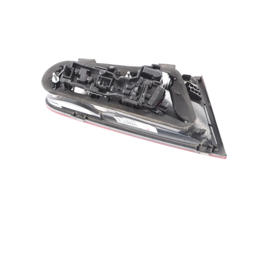 Portellone Posteriore Luce Interna Lampada Destra per Audi A3 8V con numero di parte 8V3945094 Audi A3 8V Portellone Posteriore Luce Interna Lampada Destra - SKU 8V3945094 - Numero di parte 8V3945094