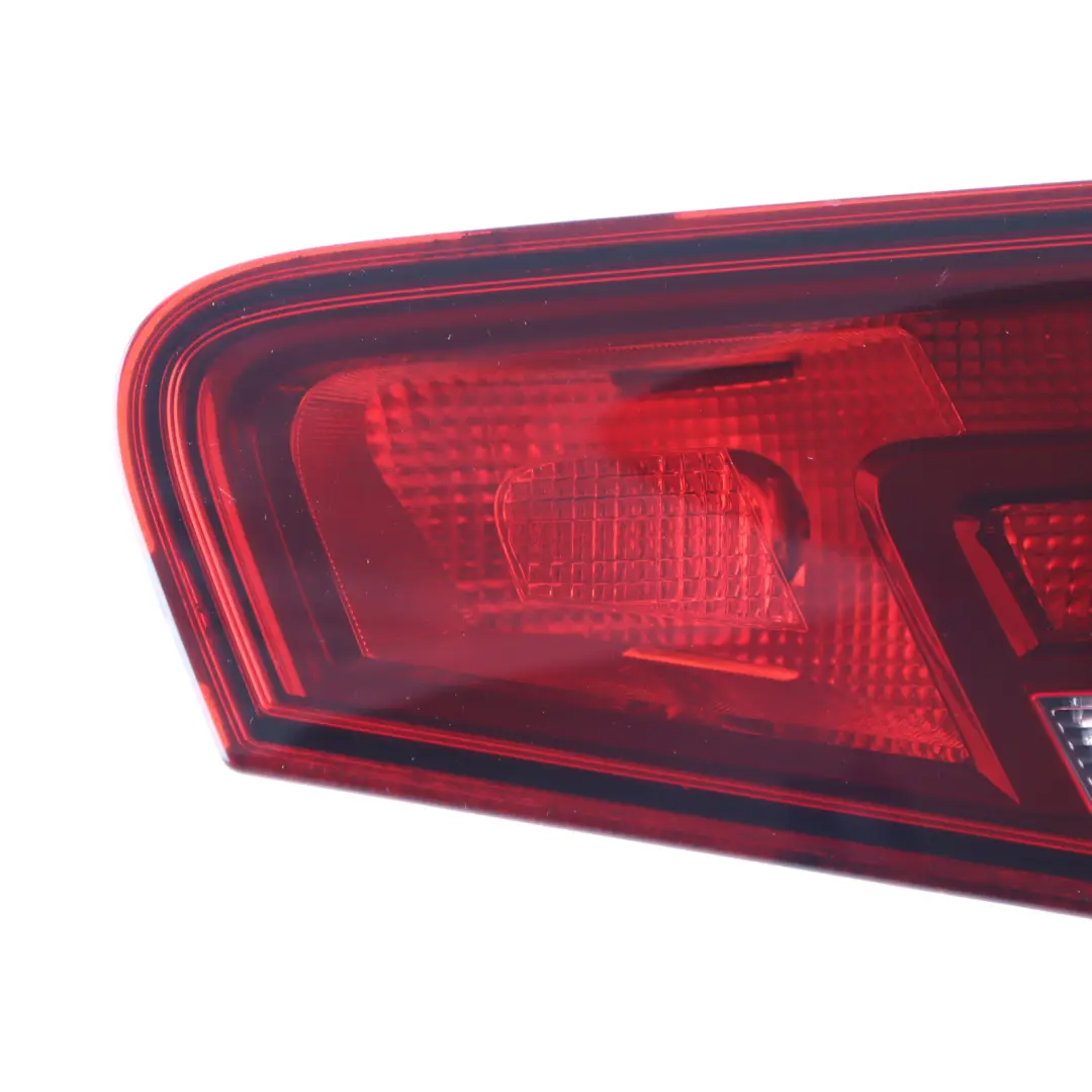 Lampa Tylna Klapa Bagażnika Prawy Tył do Audi A3 8V o numerze 8V3945094 Audi A3 8V Lampa Tylna Klapa Bagażnika Prawy Tył - SKU 8V3945094 - Numer Części 8V3945094