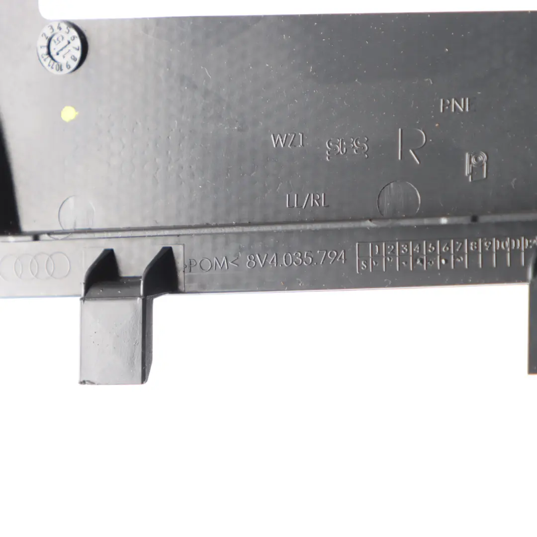 Griglia altoparlante posteriore destro copertura per Audi A3 RS3 8V con numero di parte 8V4035794 Audi A3 RS3 8V Griglia altoparlante posteriore destro copertura - SKU 8V4035794 - Numero di parte 8V4035794