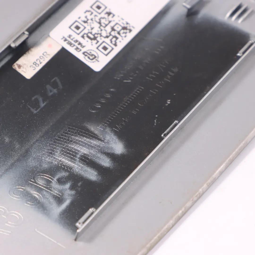 Llenado de Combustible Tapa de la Tapa Folio Plata - Z7G para Audi A3 8V con número de pieza 8V4809907C Audi A3 8V Llenado de Combustible Tapa de la Tapa Folio Plata - Z7G - SKU 8V4809907C-FSI - Número de pieza 8V4809907C