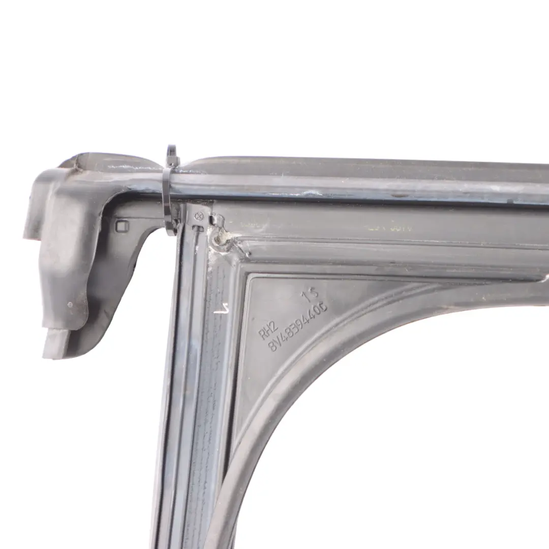 Audi A3 8V Joint D'Étanchéité Guide De Vitre Arrière Droit 5 Portes - SKU 8V4839440C - Numéro de pièce 8V4839440C