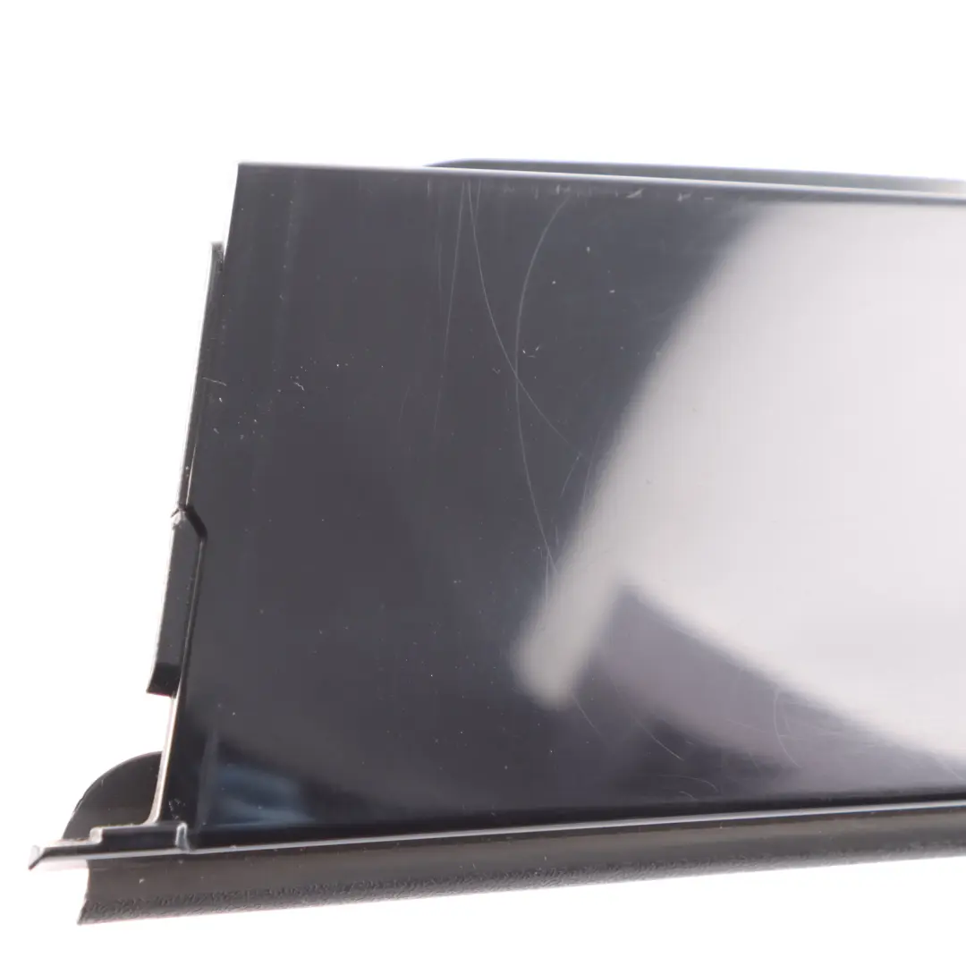 Sportback Trasero Derecho Pilar B Exterior Puerta Negro para Audi A3 8V con número de pieza 8V4839902B Audi A3 8V Sportback Trasero Derecho Pilar B Exterior Puerta Negro - SKU 8V4839902B - Número de pieza 8V4839902B