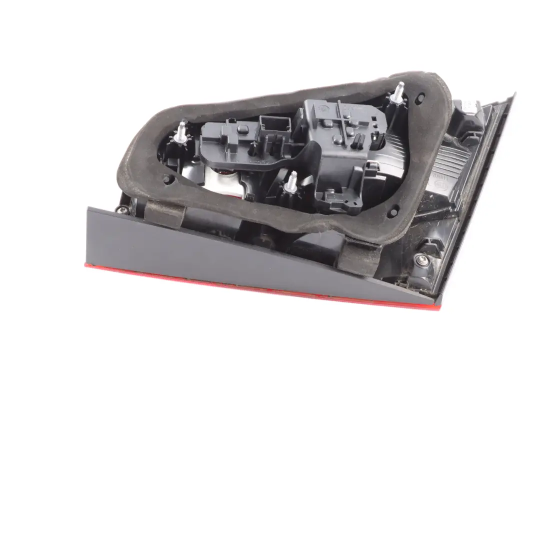 Sportback Luz Trasera Tapa del Maletero Izquierda para Audi A3 8V con número de pieza 8V4945075 Audi A3 8V Sportback Luz Trasera Tapa del Maletero Izquierda - SKU 8V4945075 - Número de pieza 8V4945075