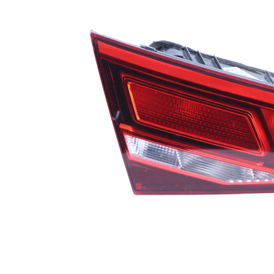 Sportback Rückleuchte Kofferraumdeckel Links Rückleuchte für Audi A3 8V mit Teilenummer 8V4945075 Audi A3 8V Sportback Rückleuchte Kofferraumdeckel Links Rückleuchte - SKU 8V4945075 - Teilenummer 8V4945075