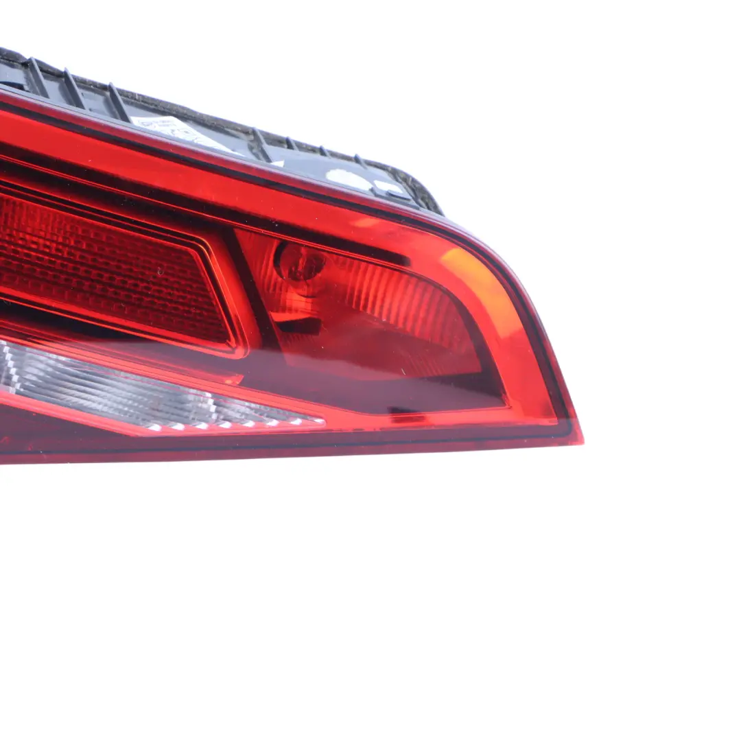 Audi A3 8V Sportback Luz Trasera Tapa del Maletero Izquierda - SKU 8V4945075 - Número de pieza 8V4945075