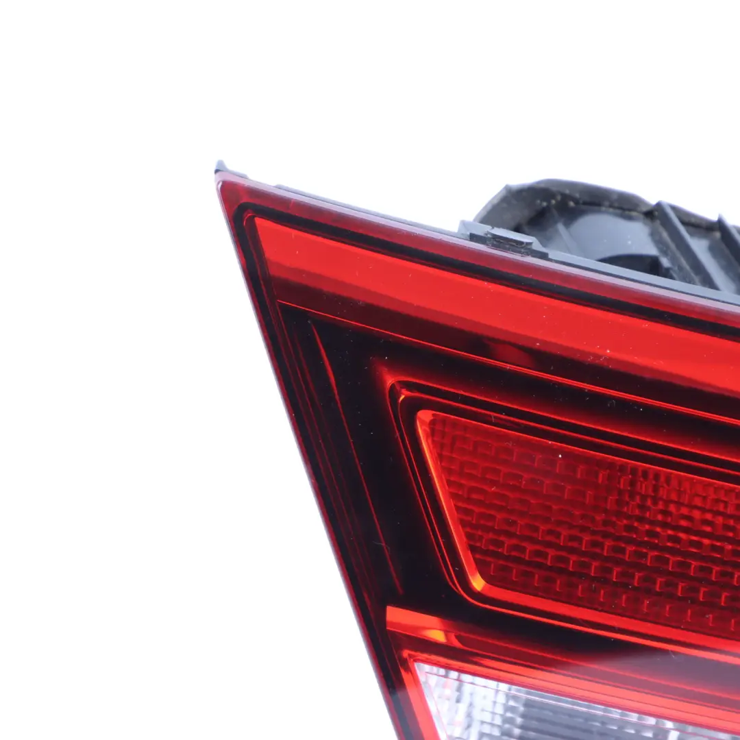 Sportback Luz Trasera Tapa del Maletero Izquierda para Audi A3 8V con número de pieza 8V4945075 Audi A3 8V Sportback Luz Trasera Tapa del Maletero Izquierda - SKU 8V4945075 - Número de pieza 8V4945075