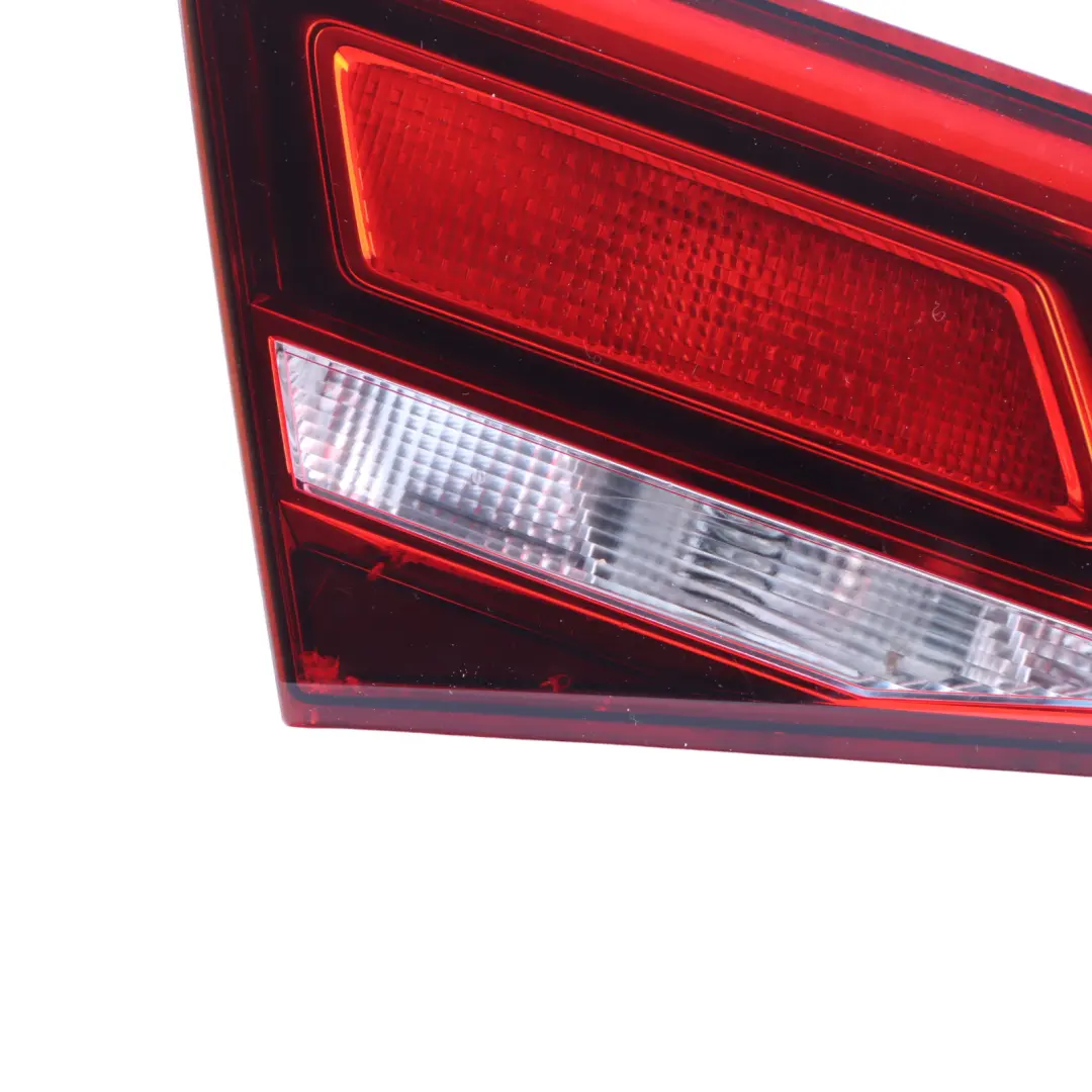 Sportback Fanale posteriore Coperchio bagagliaio sinistro per Audi A3 8V con numero di parte 8V4945075 Audi A3 8V Sportback Fanale posteriore Coperchio bagagliaio sinistro - SKU 8V4945075 - Numero di parte 8V4945075