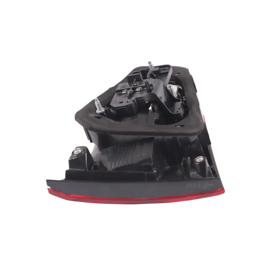 Sportback Tapa del maletero del piloto trasero derecho para Audi A3 8V con número de pieza 8V4945076 Audi A3 8V Sportback Tapa del maletero del piloto trasero derecho - SKU 8V4945076 - Número de pieza 8V4945076