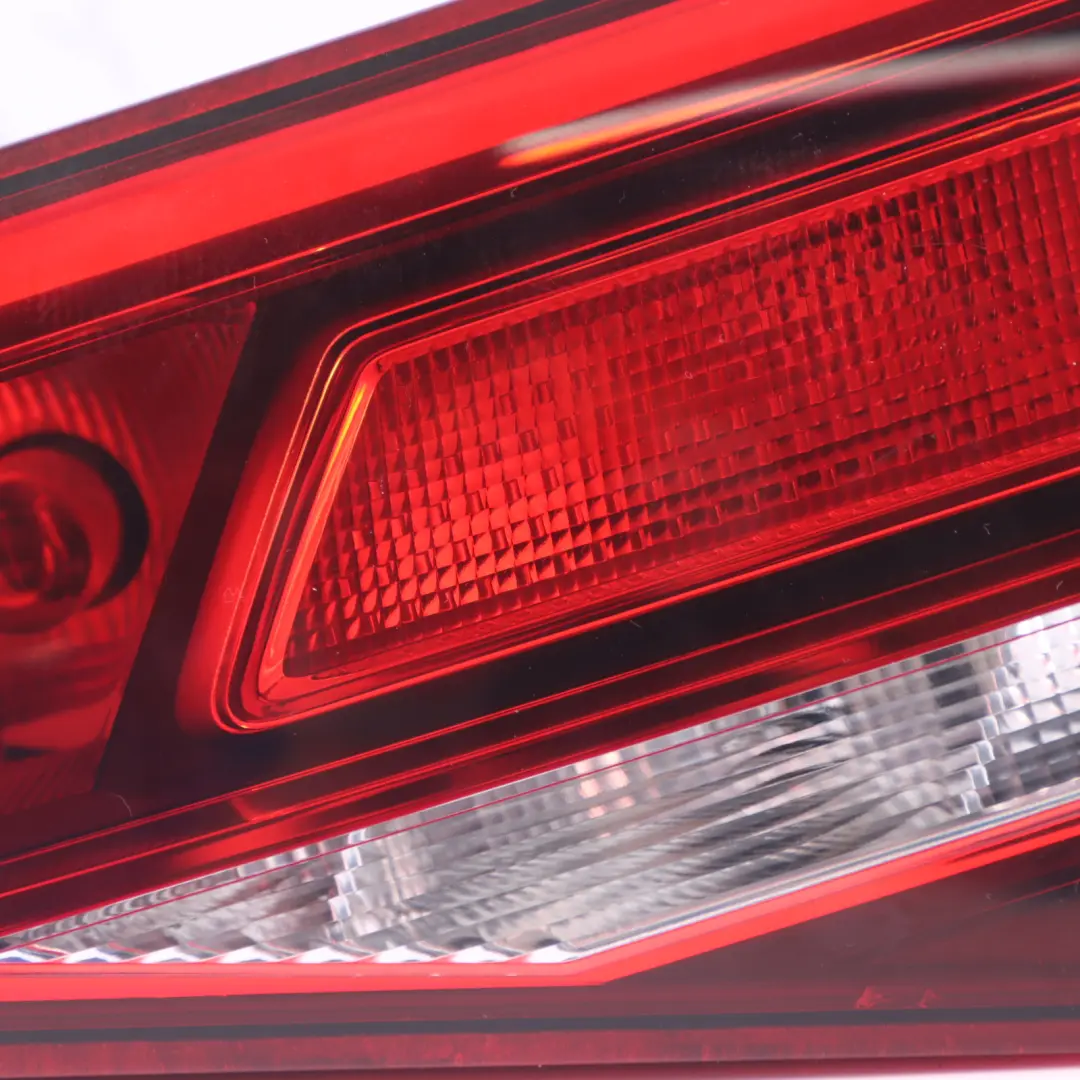 Sportback Rückleuchte Kofferraumdeckel Rechts Innen für Audi A3 8V mit Teilenummer 8V4945076 Audi A3 8V Sportback Rückleuchte Kofferraumdeckel Rechts Innen - SKU 8V4945076 - Teilenummer 8V4945076