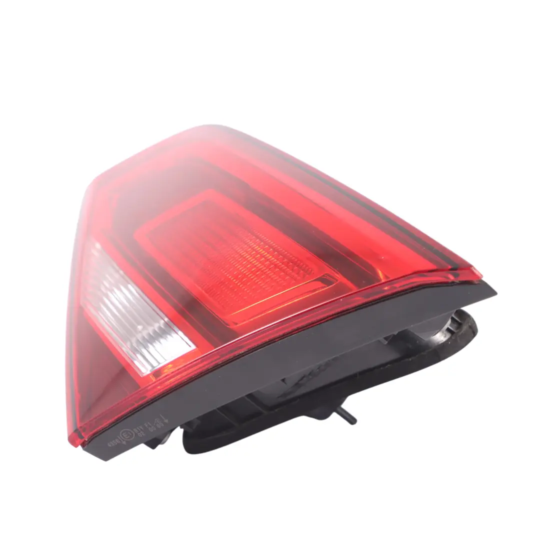 Sportback Fanale Posteriore Coperchio Stivale Destro Fanale per Audi A3 8V con numero di parte 8V4945076 Audi A3 8V Sportback Fanale Posteriore Coperchio Stivale Destro Fanale - SKU 8V4945076 - Numero di parte 8V4945076