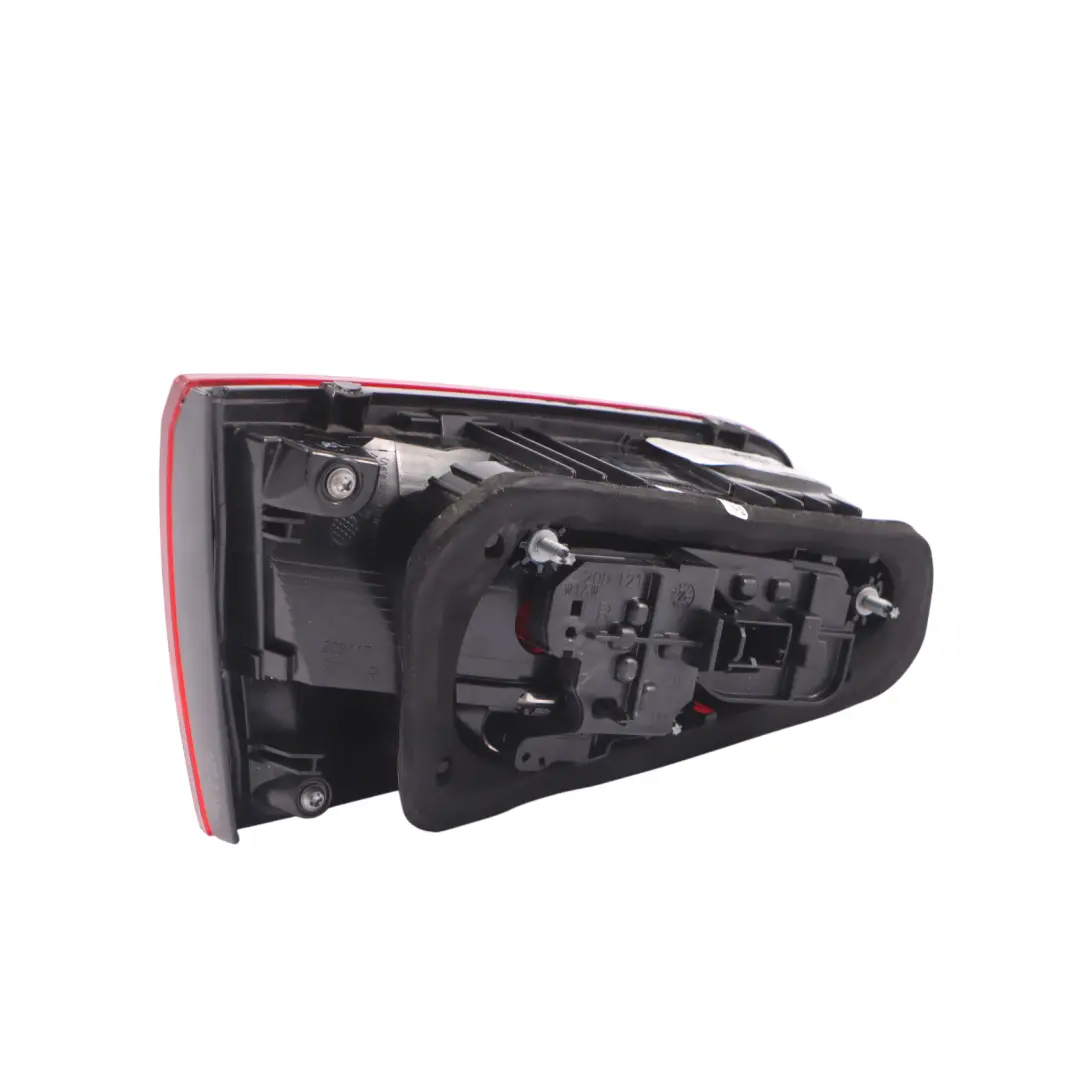 Sportback Fanale Posteriore Coperchio Stivale Destro Fanale per Audi A3 8V con numero di parte 8V4945076 Audi A3 8V Sportback Fanale Posteriore Coperchio Stivale Destro Fanale - SKU 8V4945076 - Numero di parte 8V4945076