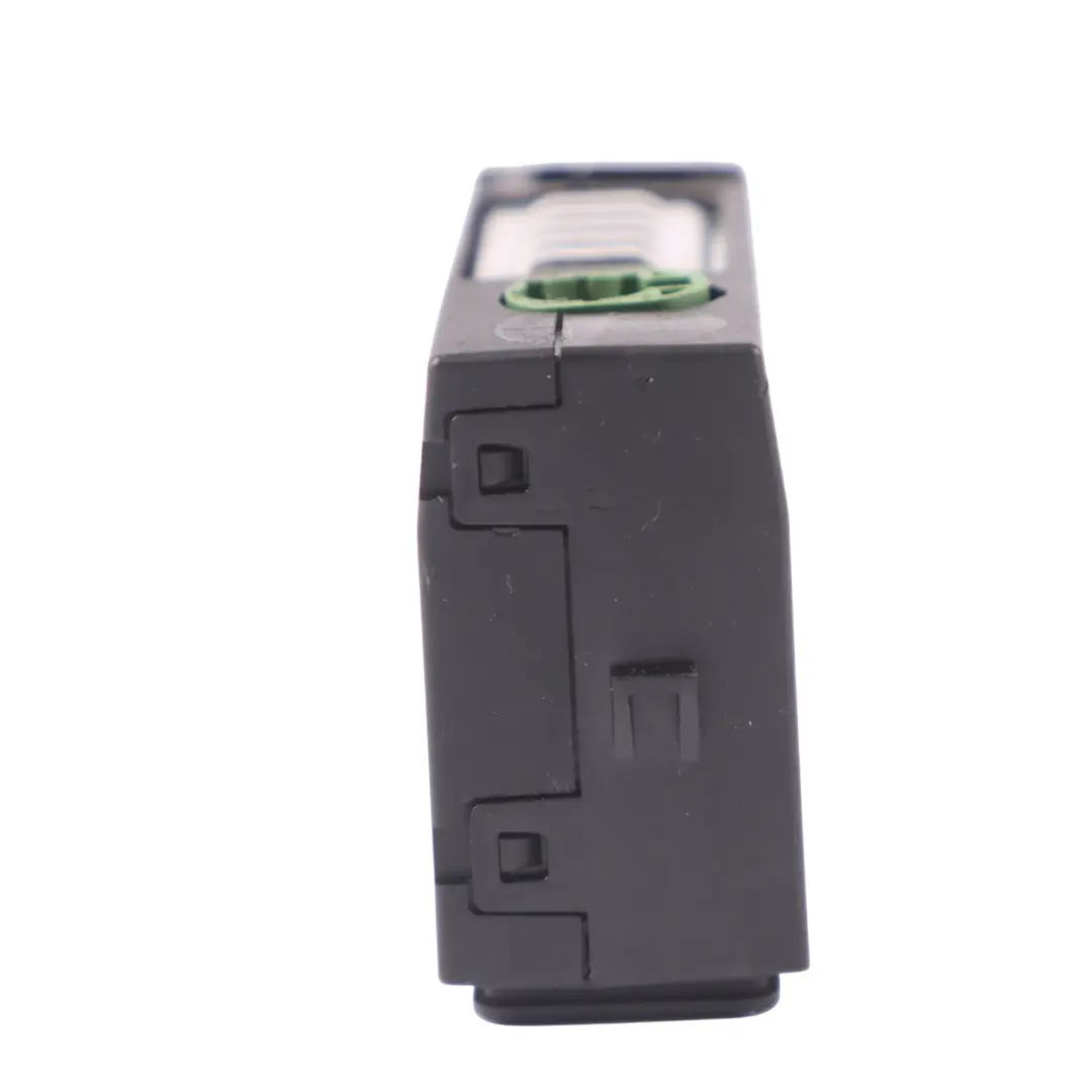 Audi A4 B9 Złącze AUX USB Adapter Port Gniazdo - SKU 8W0035736 - Numer Części 8W0035736