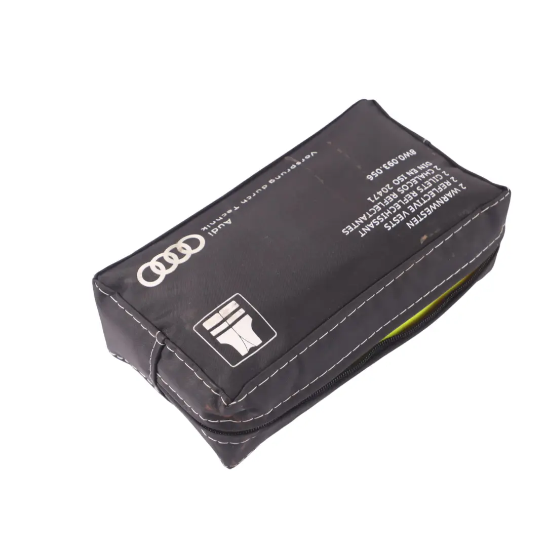 Borsa emergenza Audi Accessori sicurezza bagagliaio Gilet visibilità per con numero di parte 8W0093056 Borsa emergenza Audi Accessori sicurezza bagagliaio Gilet visibilità - SKU 8W0093056 - Numero di parte 8W0093056