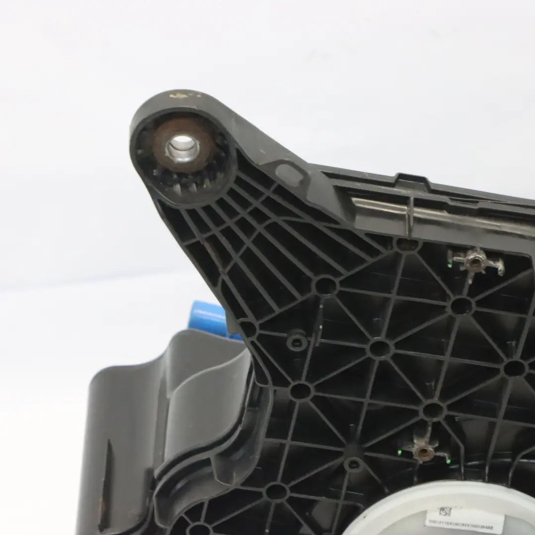 AdBlue Depósito de Aditivo Contenedor para Audi A4 B9 con número de pieza 8W0131879BB Audi A4 B9 AdBlue Depósito de Aditivo Contenedor - SKU 8W0131879BB - Número de pieza 8W0131879BB