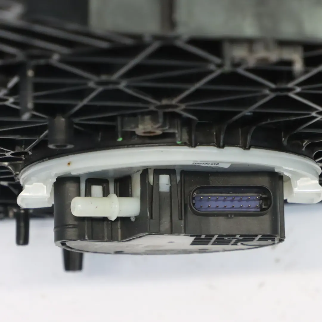 Réservoir d'additif AdBlue Conteneur pour Audi A4 B9 à propos du numéro de pièce 8W0131879BB Audi A4 B9 Réservoir d'additif AdBlue Conteneur - SKU 8W0131879BB - Numéro de pièce 8W0131879BB