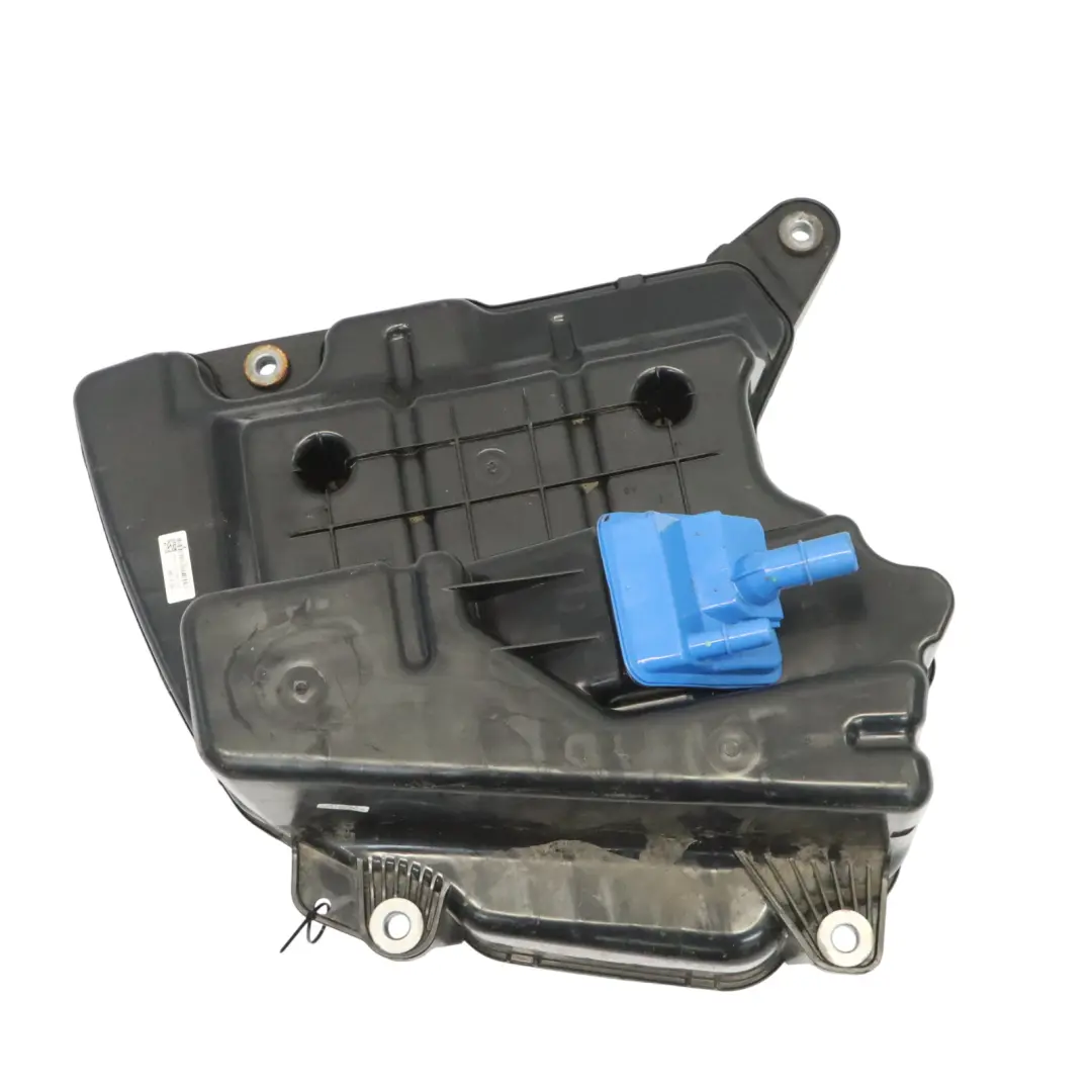 Serbatoio Additivo AdBlue Contenitore per Audi A4 B9 con numero di parte 8W0131879BB Audi A4 B9 Serbatoio Additivo AdBlue Contenitore - SKU 8W0131879BB - Numero di parte 8W0131879BB