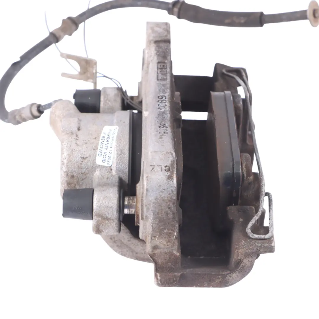 Zacisk Hamulcowy Lewy Przód do Audi A4 B9 o numerze 8W0615123 Audi A4 B9 Zacisk Hamulcowy Lewy Przód - SKU 8W0615123 - Numer Części 8W0615123