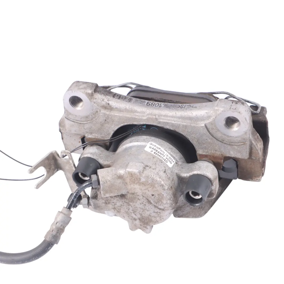 Zacisk Hamulcowy Lewy Przód do Audi A4 B9 o numerze 8W0615123 Audi A4 B9 Zacisk Hamulcowy Lewy Przód - SKU 8W0615123 - Numer Części 8W0615123