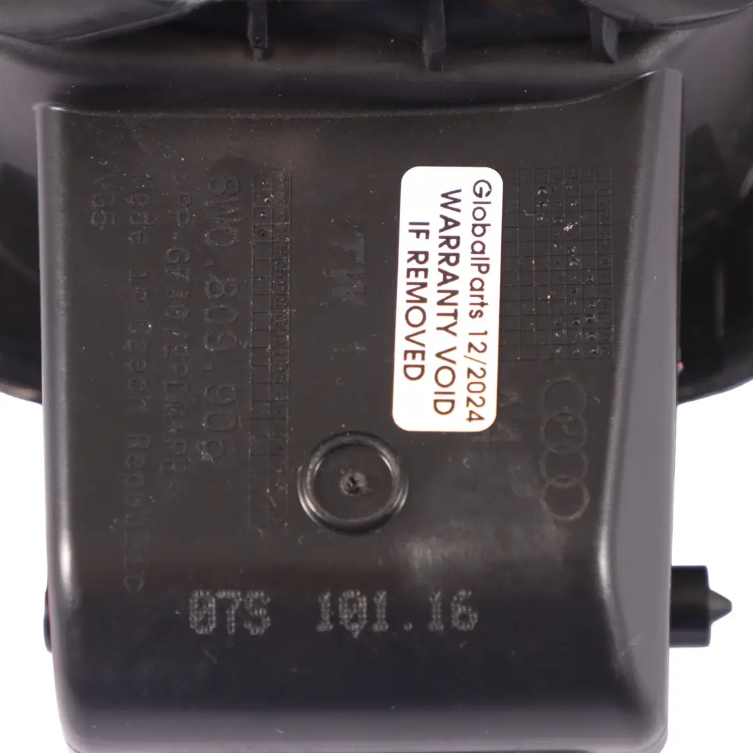 Audi A4 B9 Panneau d'encastrement remplissage réservoir carburant - SKU 8W0809906 - Numéro de pièce 8W0809906