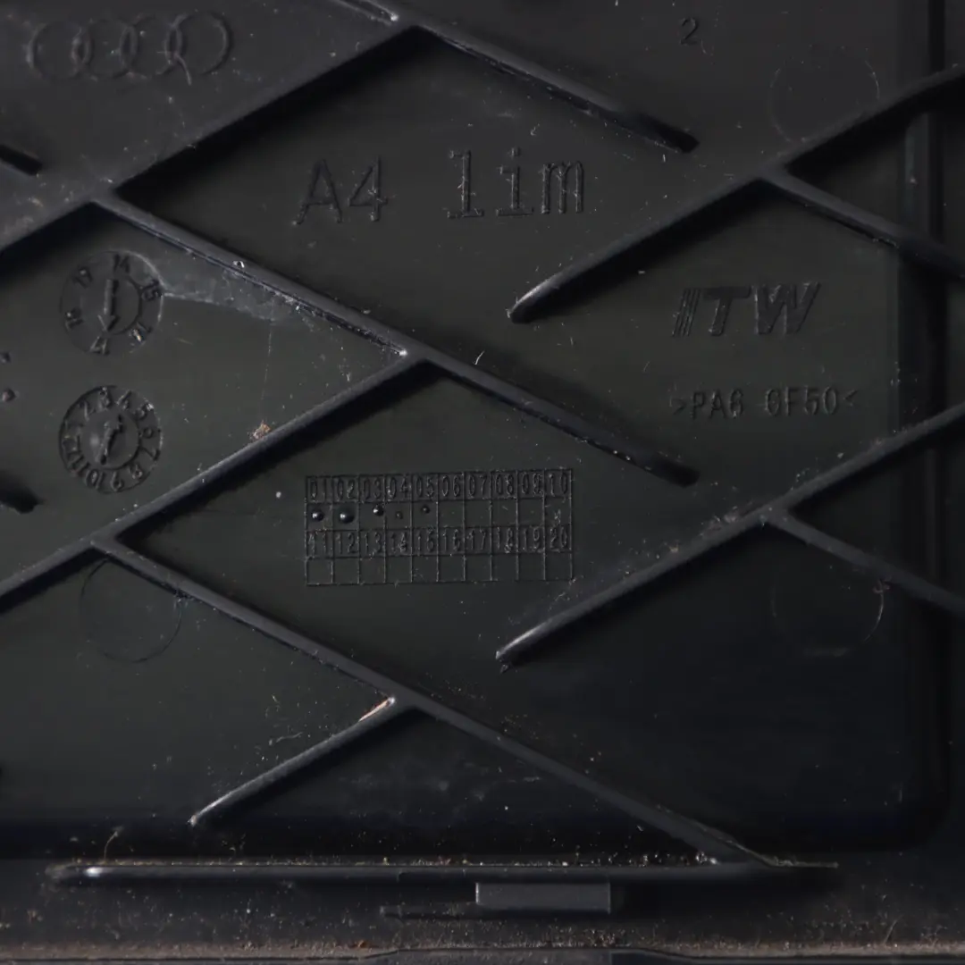Audi A4 B9 Klapka Wlewu Paliwa - SKU 8W0809906 - Numer Części 8W0809906