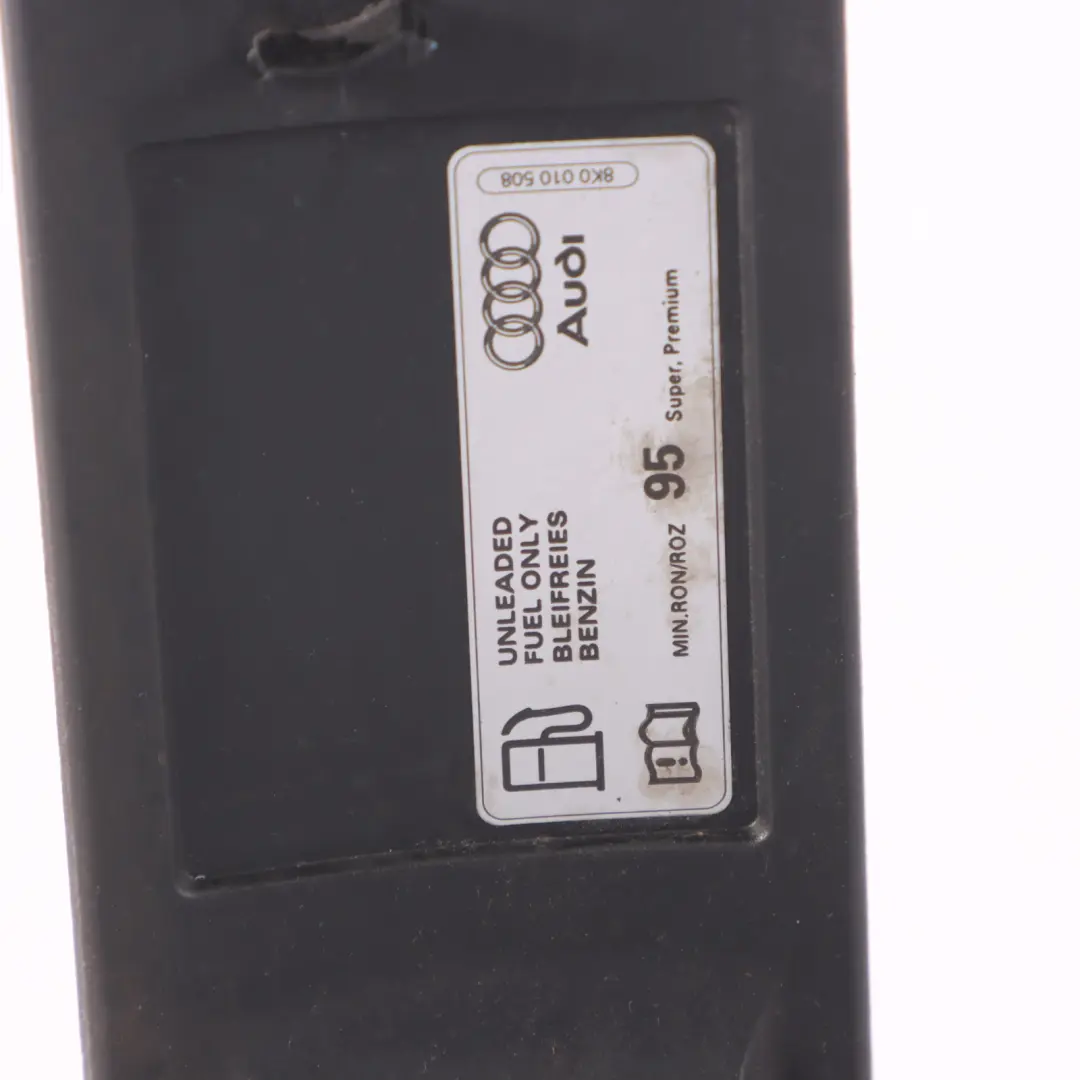 Audi A4 B9 Panneau d'encastrement remplissage réservoir carburant - SKU 8W0809906 - Numéro de pièce 8W0809906