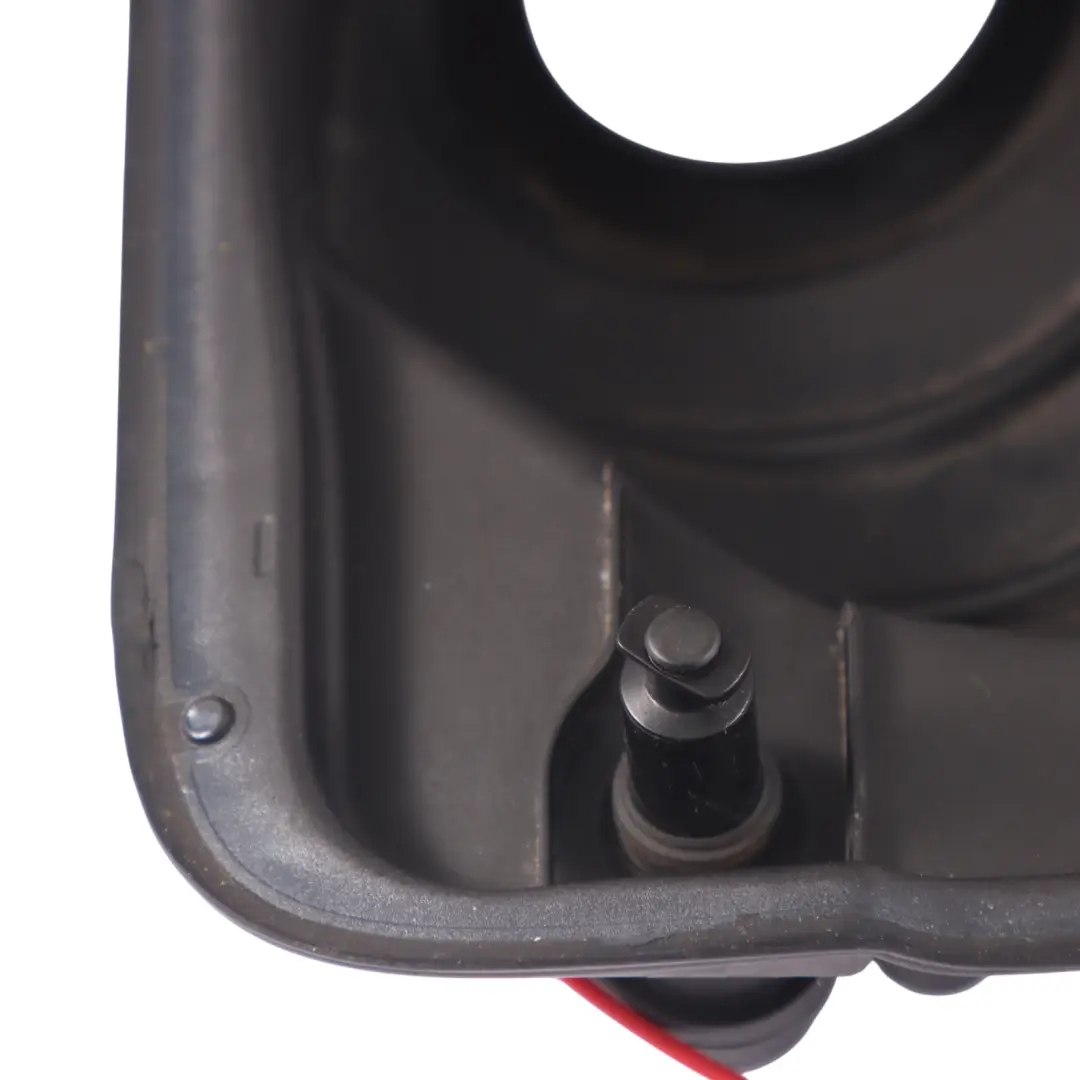 Audi A4 B9 Panneau d'encastrement remplissage réservoir carburant - SKU 8W0809906 - Numéro de pièce 8W0809906