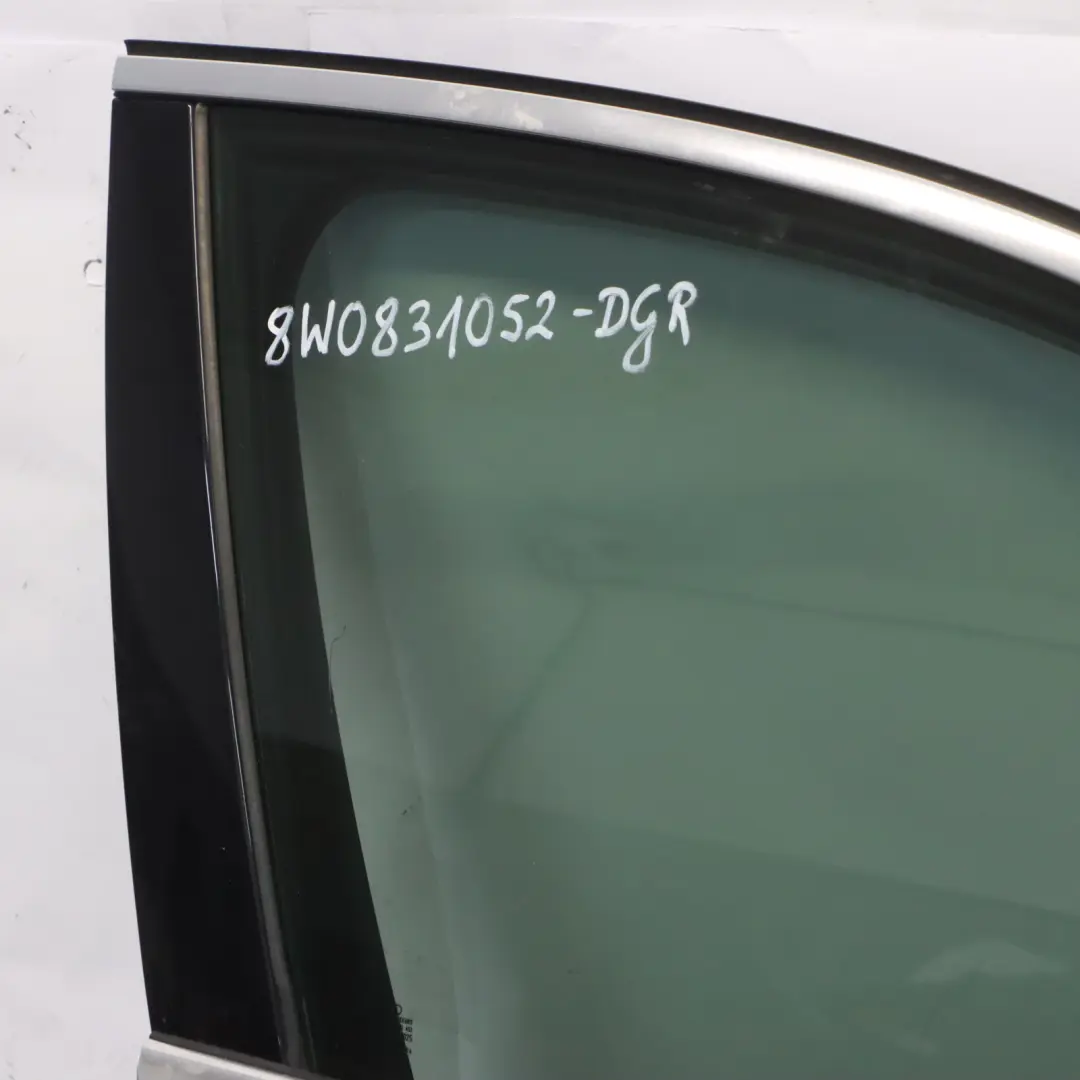 Audi A4 B9 Panneau d'habillage de porte avant droite Daytona Grey Pearl - Z7S - SKU 8W0831052-DGR - Numéro de pièce 8W0831052