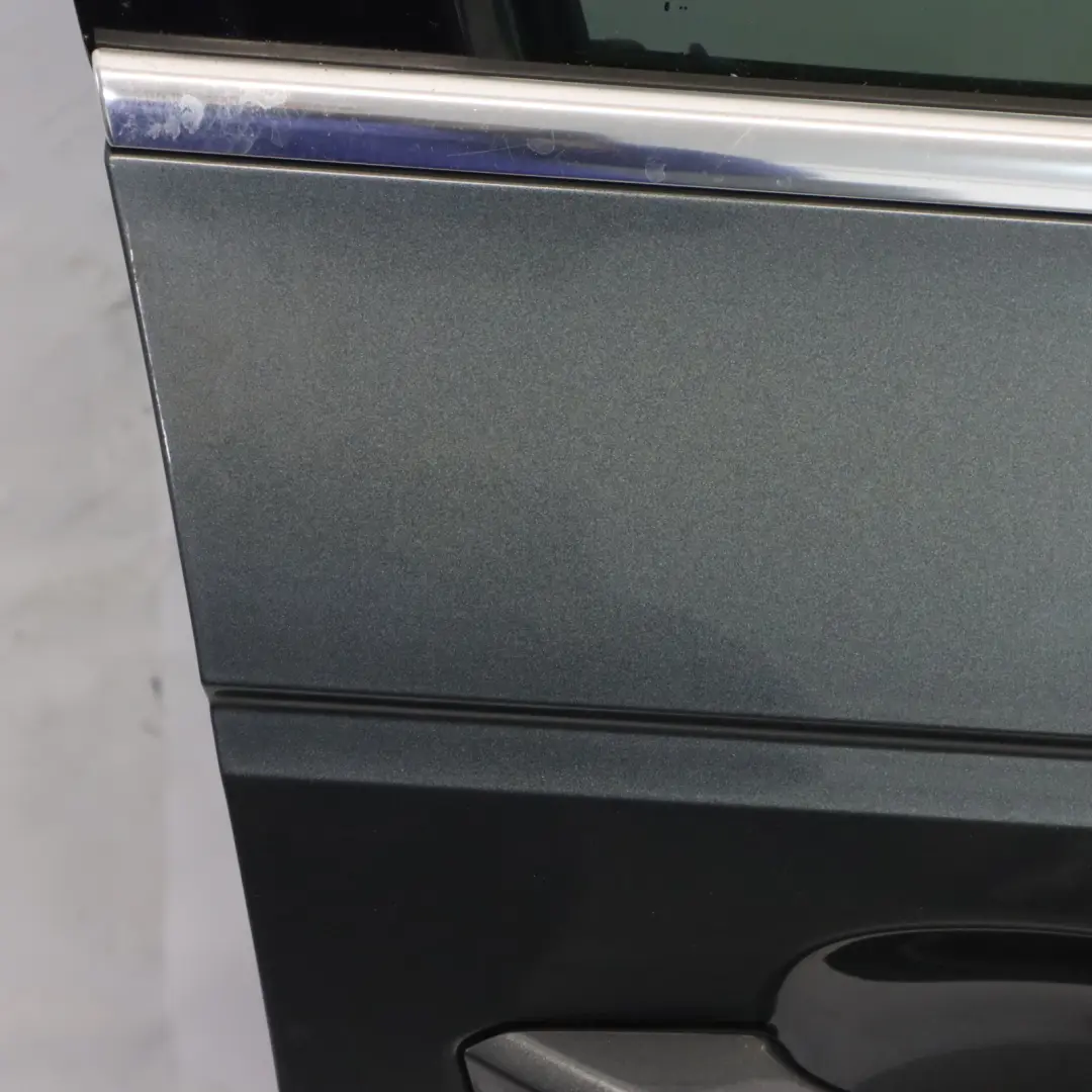 Panneau d'habillage de porte avant droite Daytona Grey Pearl - Z7S pour Audi A4 B9 à propos du numéro de pièce 8W0831052 Audi A4 B9 Panneau d'habillage de porte avant droite Daytona Grey Pearl - Z7S - SKU 8W0831052-DGR - Numéro de pièce 8W0831052