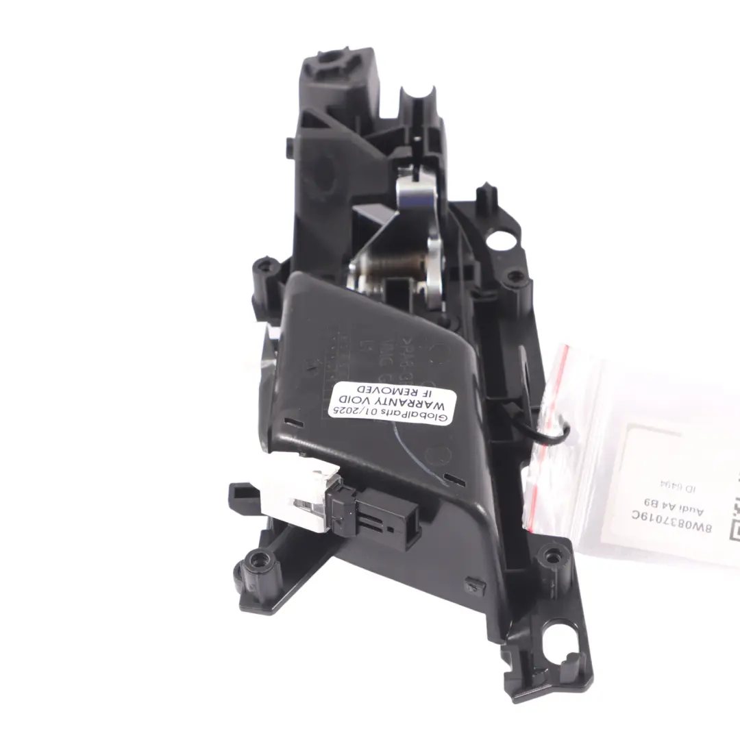 Wewnętrzna Klamka Drzwi Przednich Lewa do Audi A4 B9 o numerze 8W0837019C Audi A4 B9 Wewnętrzna Klamka Drzwi Przednich Lewa - SKU 8W0837019C - Numer Części 8W0837019C