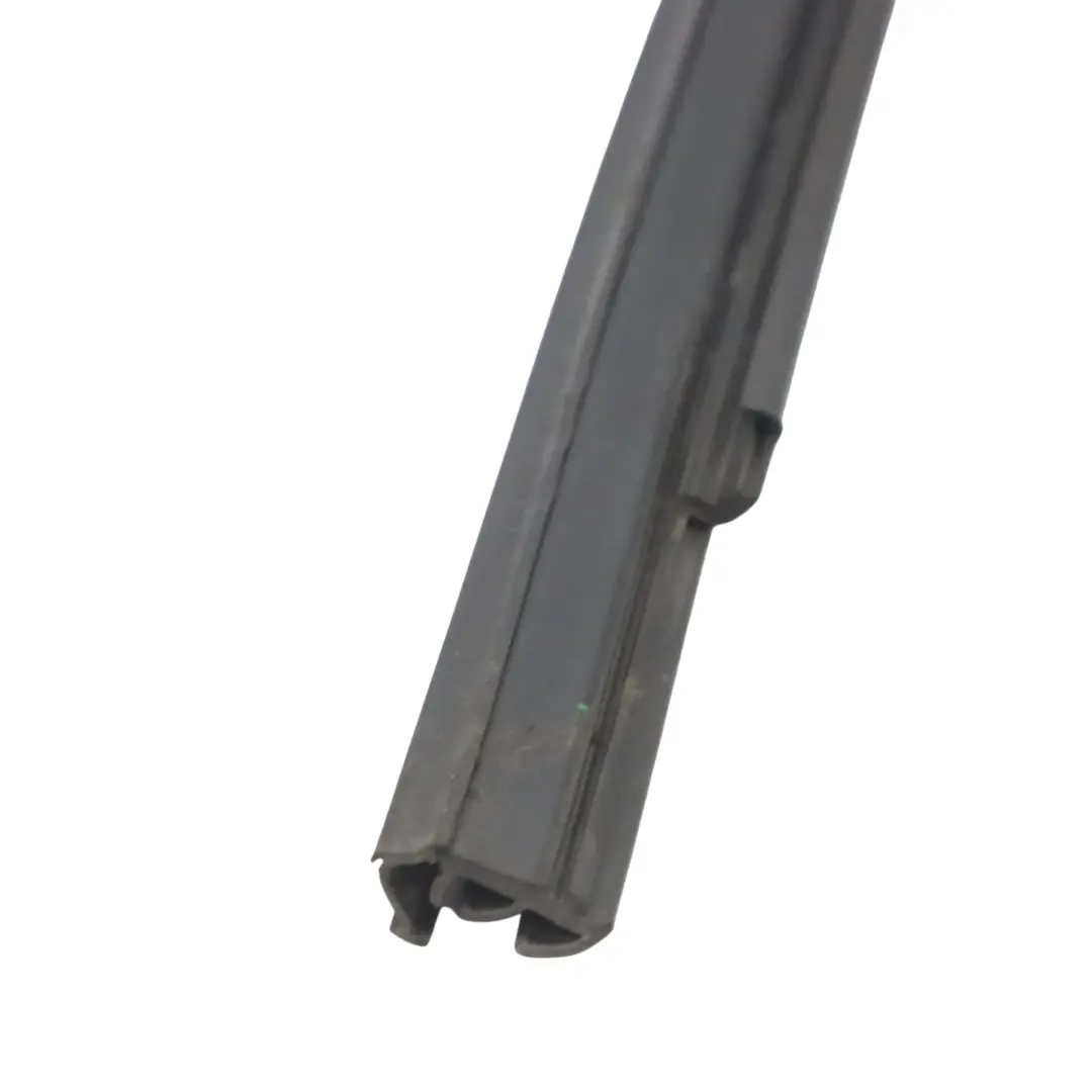 Audi A4 B9 Puerta Ventana Sello Tira Canal Delantero Izquierdo - SKU 8W0837431C - Número de pieza 8W0837431C