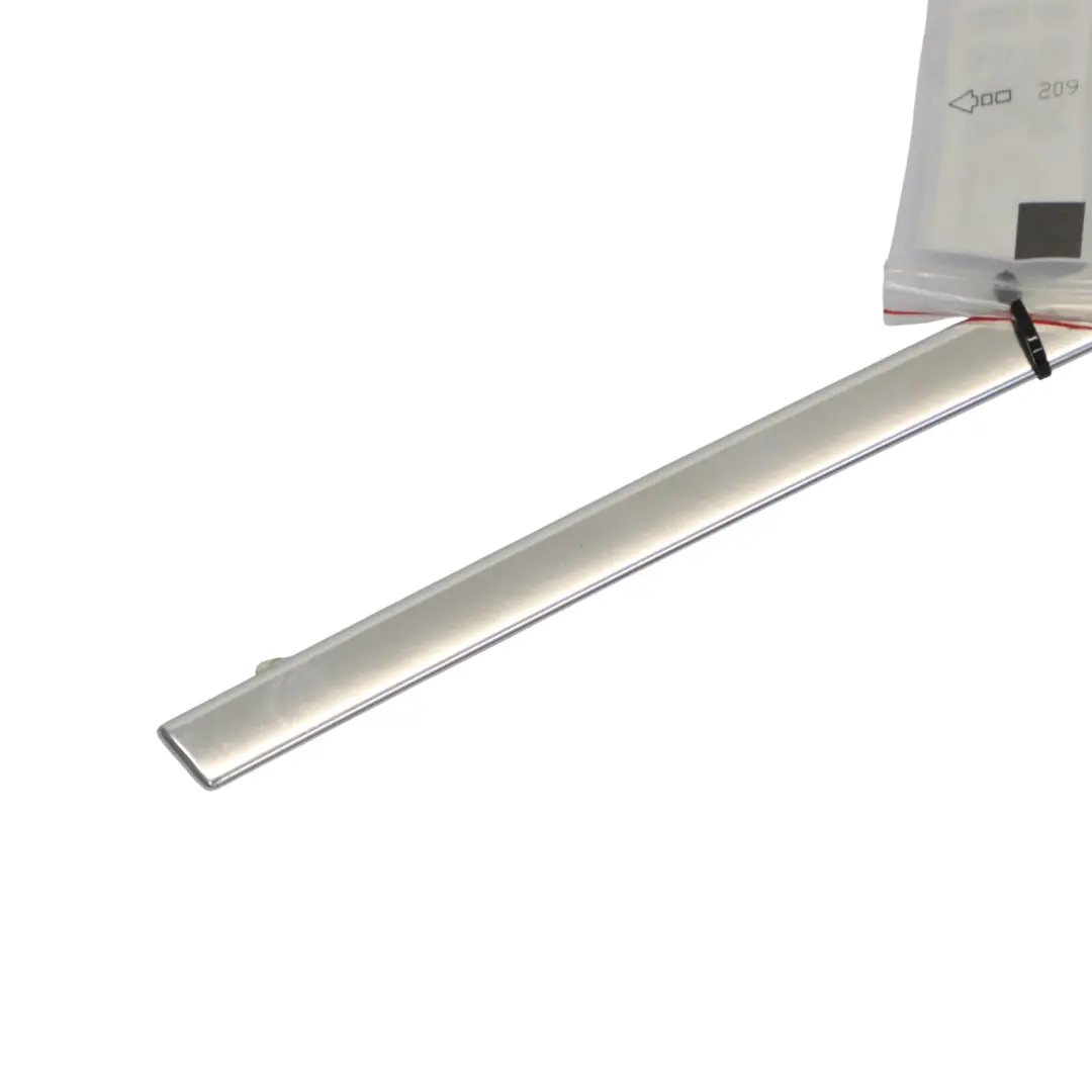 Garniture de Fenêtre Supérieure Droite Chromée pour Audi A4 B9 Porte Avant à propos du numéro de pièce 8W0837644 Audi A4 B9 Porte Avant Garniture de Fenêtre Supérieure Droite Chromée - SKU 8W0837644 - Numéro de pièce 8W0837644