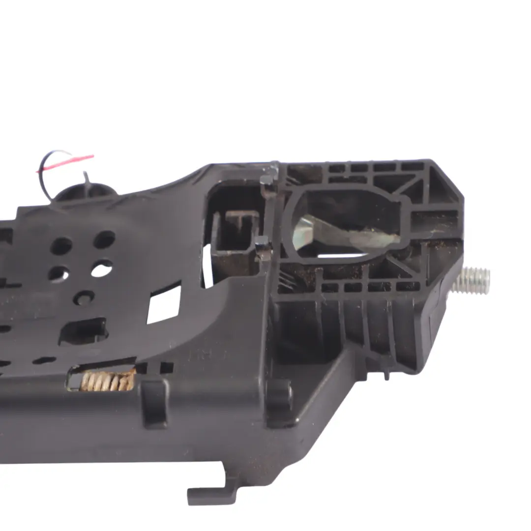 Asidero Trasero Soporte Exterior Soporte Derecho para Audi A4 B9 con número de pieza 8W0837812A Audi A4 B9 Asidero Trasero Soporte Exterior Soporte Derecho - SKU 8W0837812A - Número de pieza 8W0837812A