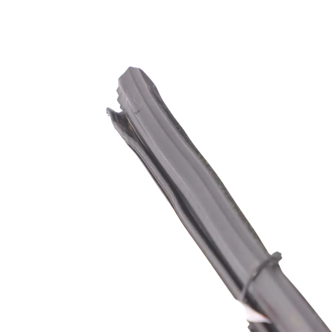 Porta posteriore Guarnizione gomma interna destra per Audi A4 B9 con numero di parte 8W0839480 Audi A4 B9 Porta posteriore Guarnizione gomma interna destra - SKU 8W0839480 - Numero di parte 8W0839480