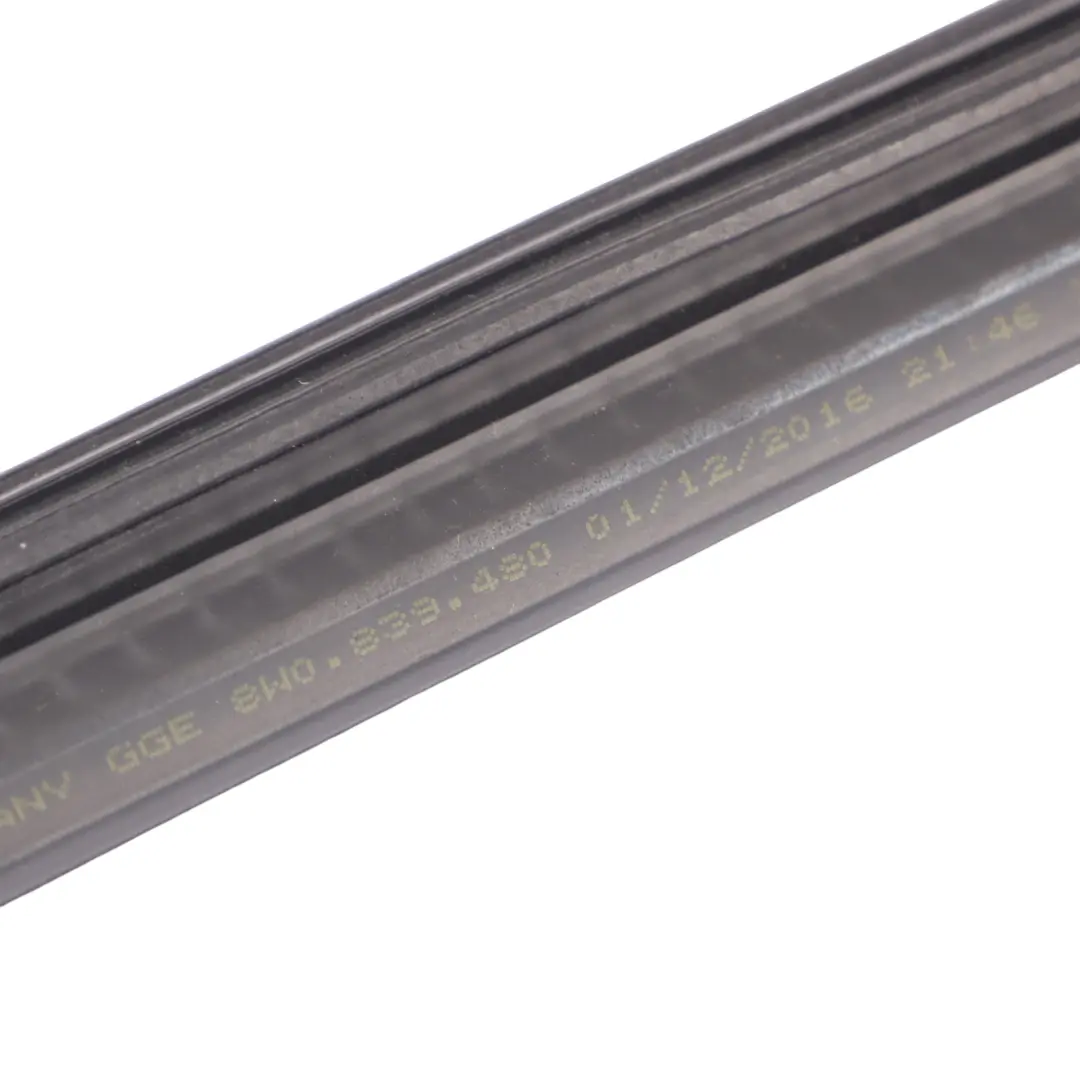 Joint d'étanchéité porte arrière caoutchouc intérieur droit pour Audi A4 B9 à propos du numéro de pièce 8W0839480 Audi A4 B9 Joint d'étanchéité porte arrière caoutchouc intérieur droit - SKU 8W0839480 - Numéro de pièce 8W0839480