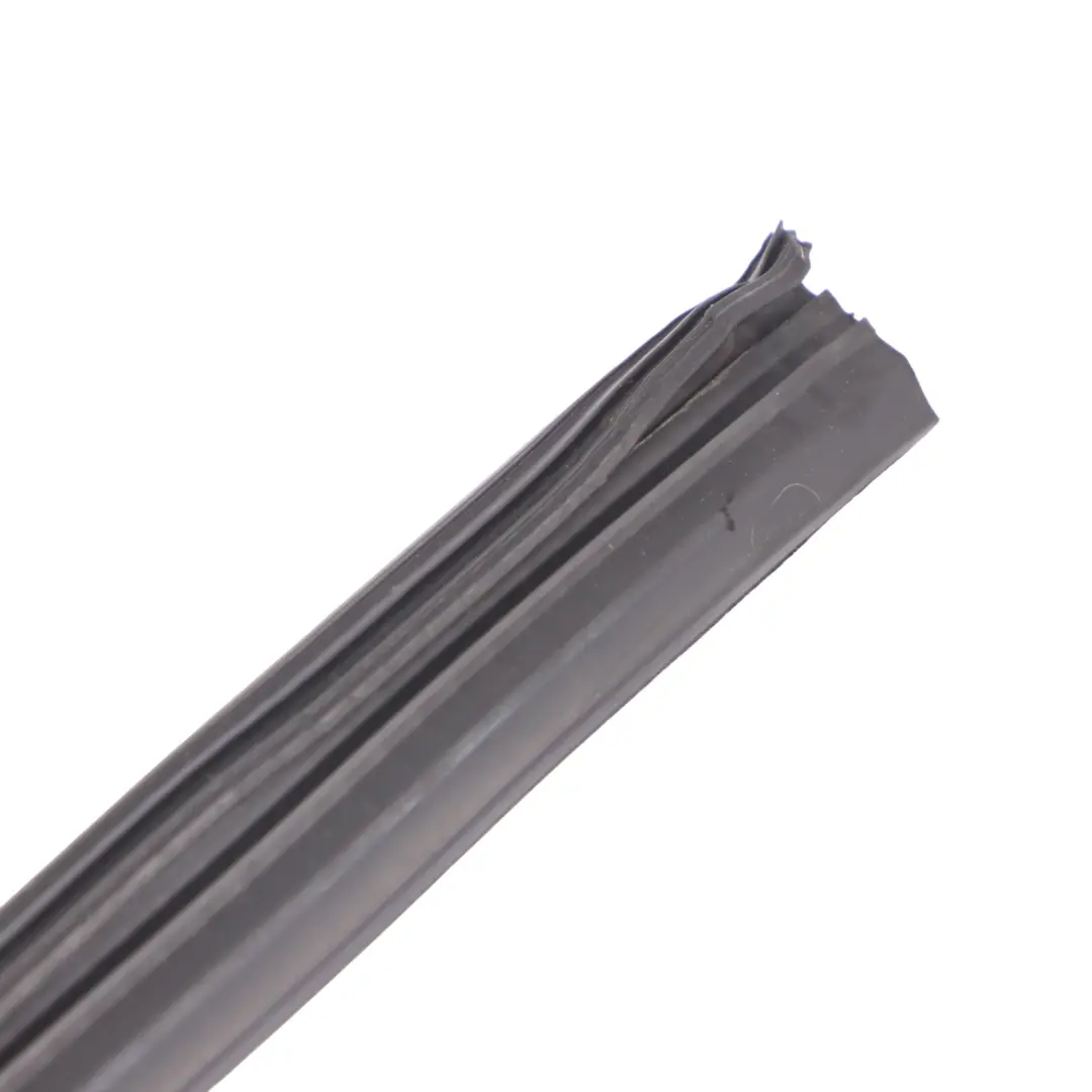 Joint d'étanchéité porte arrière caoutchouc intérieur droit pour Audi A4 B9 à propos du numéro de pièce 8W0839480 Audi A4 B9 Joint d'étanchéité porte arrière caoutchouc intérieur droit - SKU 8W0839480 - Numéro de pièce 8W0839480