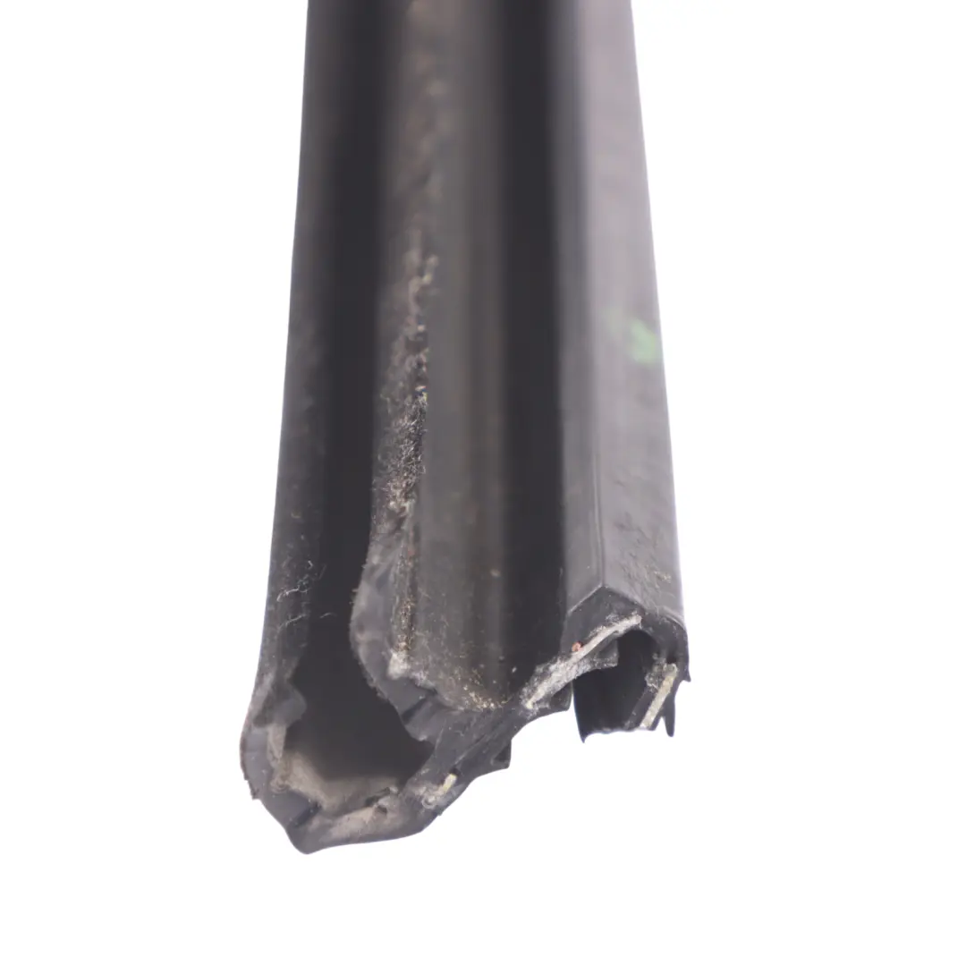 Audi A4 B9 Joint d'étanchéité porte arrière caoutchouc intérieur droit - SKU 8W0839480 - Numéro de pièce 8W0839480